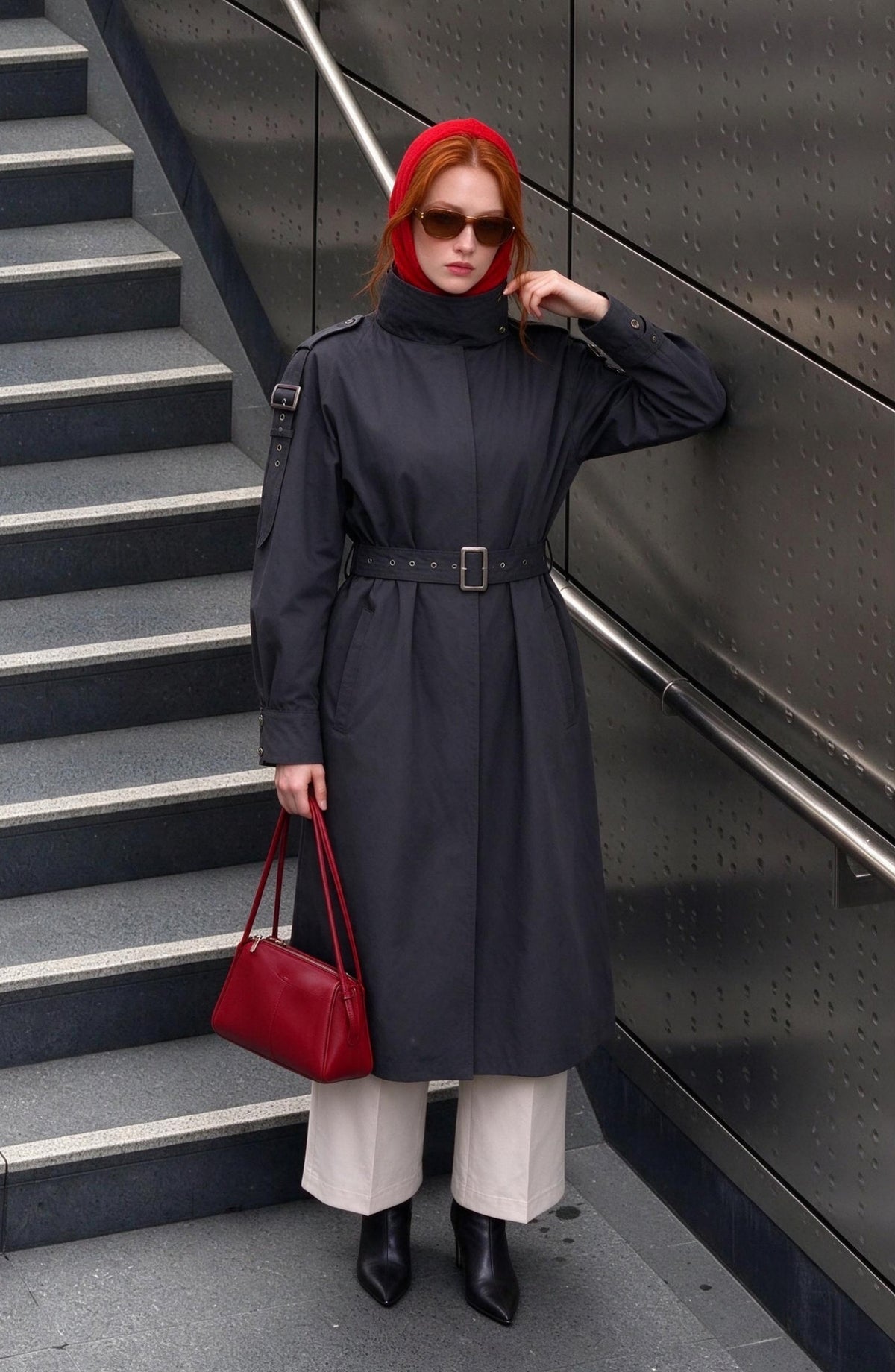 Dik Yaka Toka Kemerli Siyah Oversize Trençkot