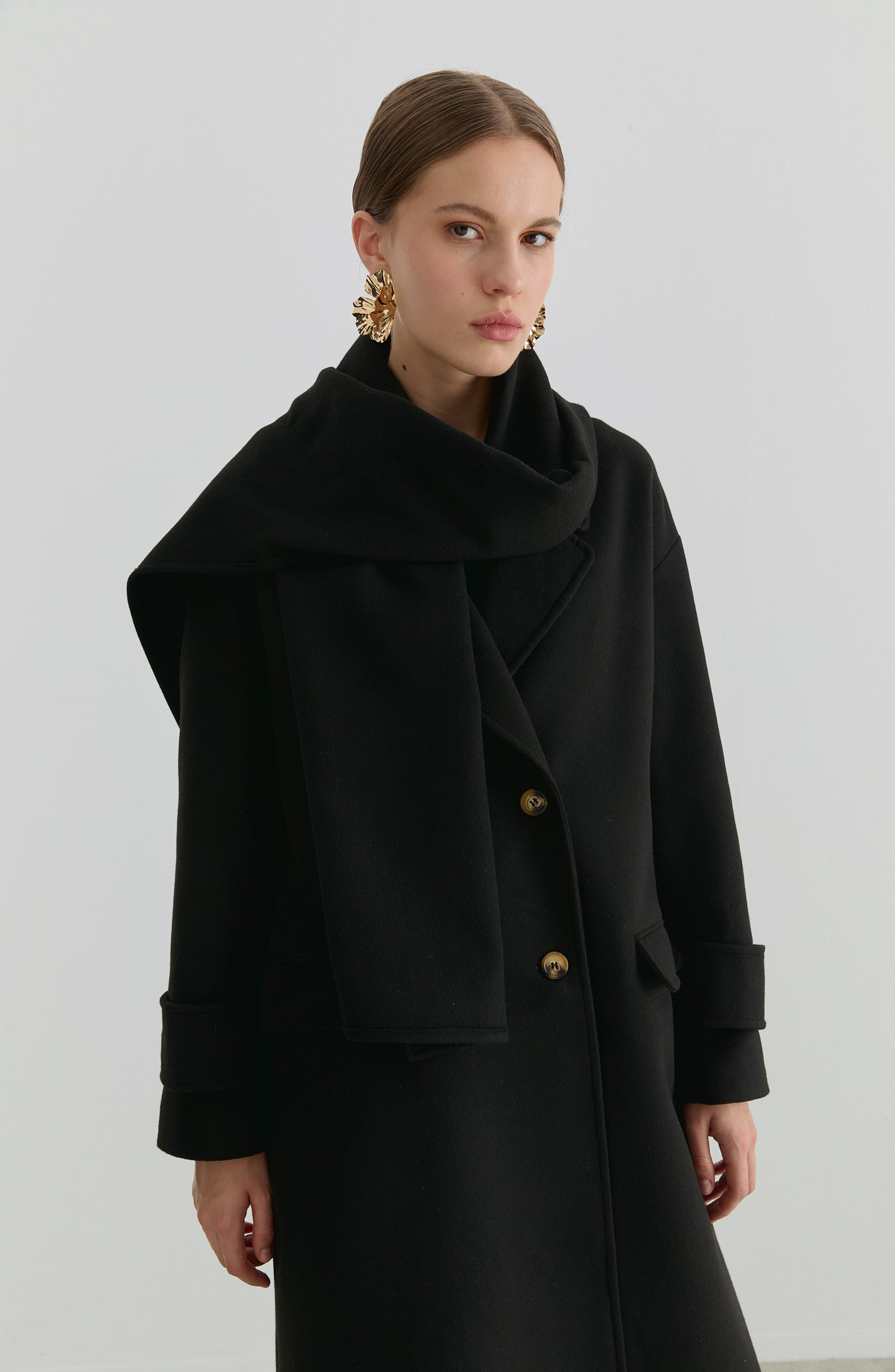 Oversize Atkılı Siyah Kaşmir Kaban
