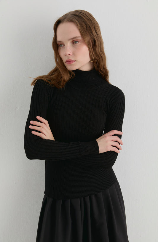 Basic Balıkçı Yaka Siyah Fitilli Triko Kazak