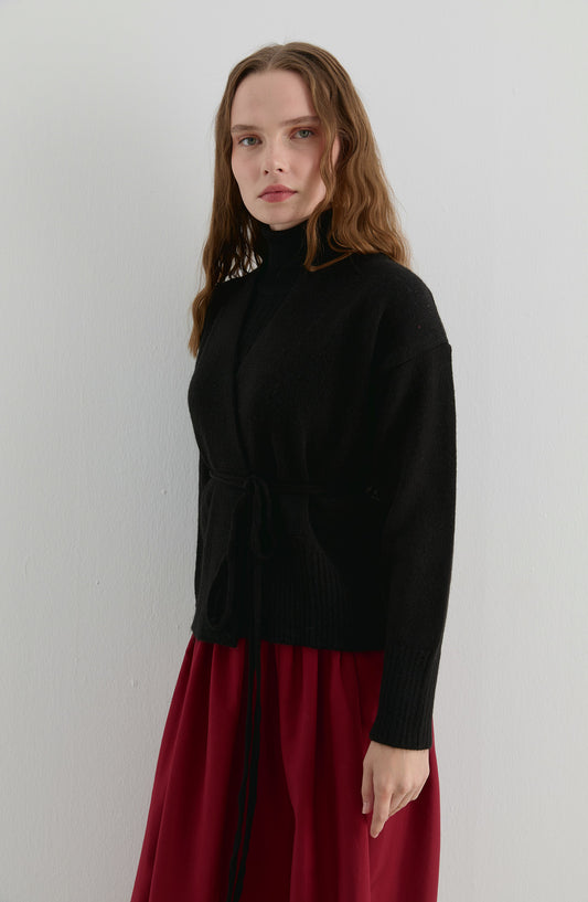 Çelik Örme V Yaka Bağlamalı Siyah Kısa Triko Hırka