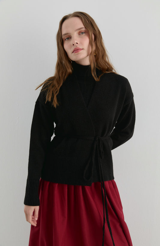 Çelik Örme V Yaka Bağlamalı Siyah Kısa Triko Hırka