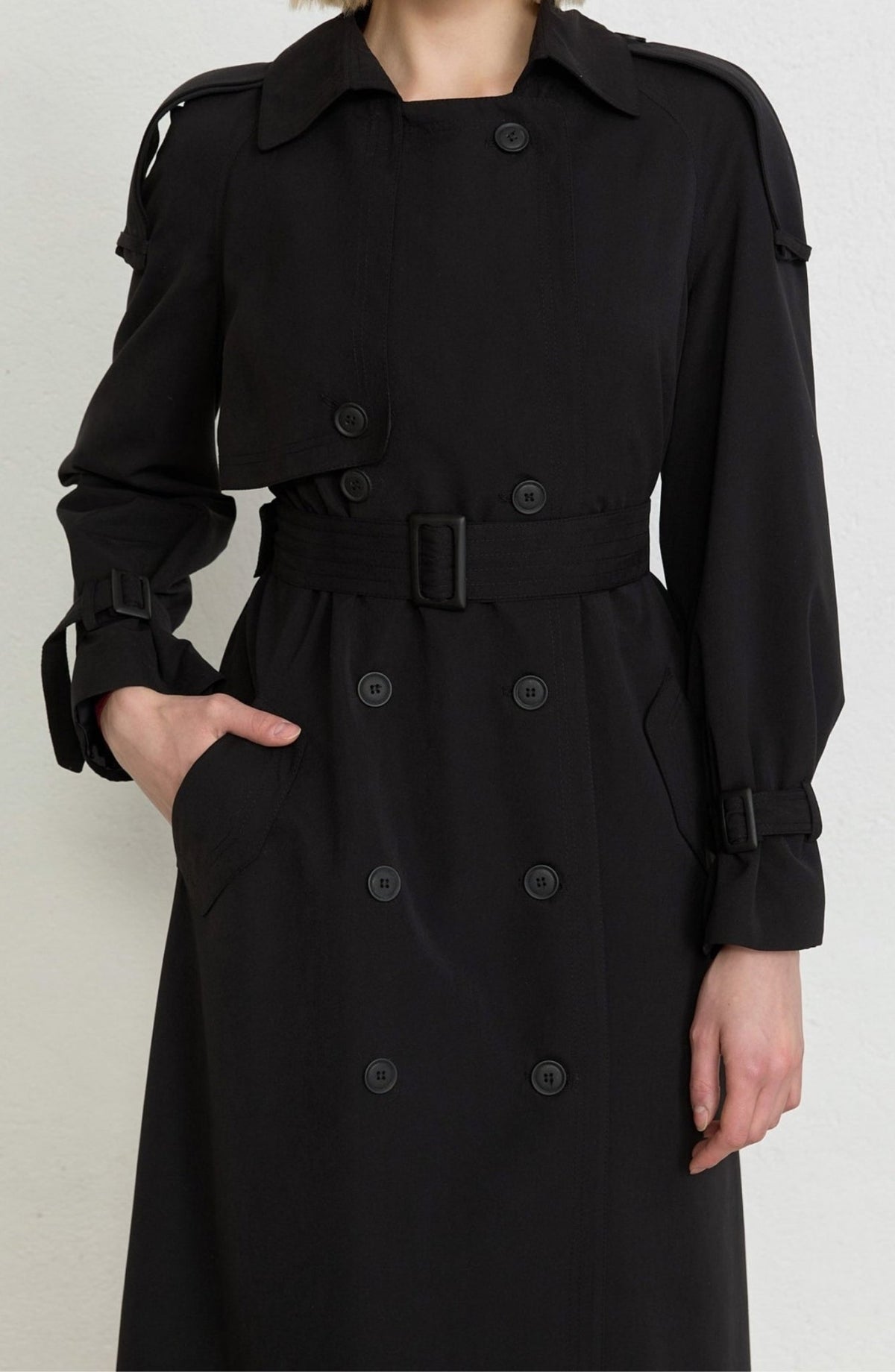 Apoletli Siyah Oversize Trençkot - Fatma Atasoy