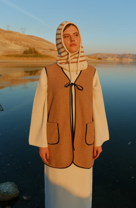 Bağlamalı Sütlü Kahve Teddy Yelek - Fatma Atasoy