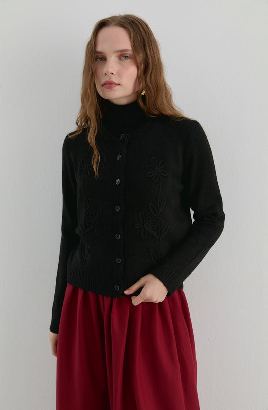 Çiçek Nakışlı Siyah Kısa Triko Hırka - Fatma Atasoy