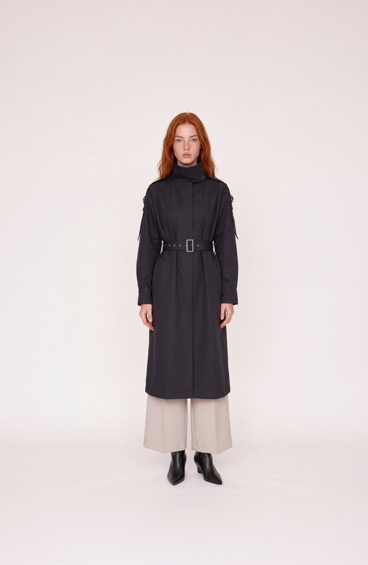 Dik Yaka Toka Kemerli Siyah Oversize Trençkot - Fatma Atasoy