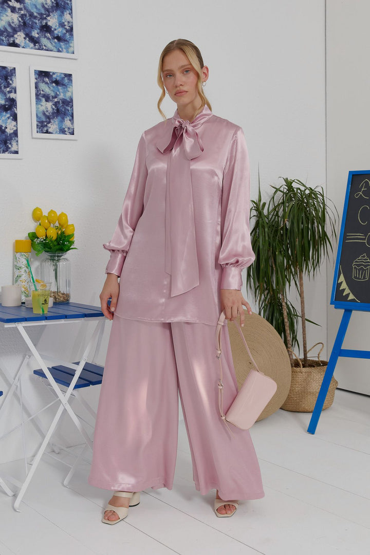 Fiyonklu Pembe Saten Gömlek - Fatma Atasoy