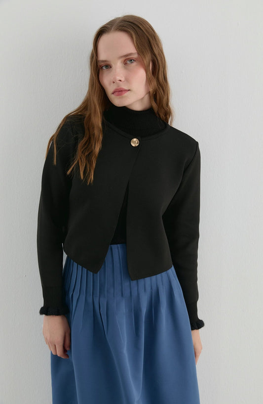 Gold Düğmeli Siyah Kısa Triko Ceket Hırka - Fatma Atasoy