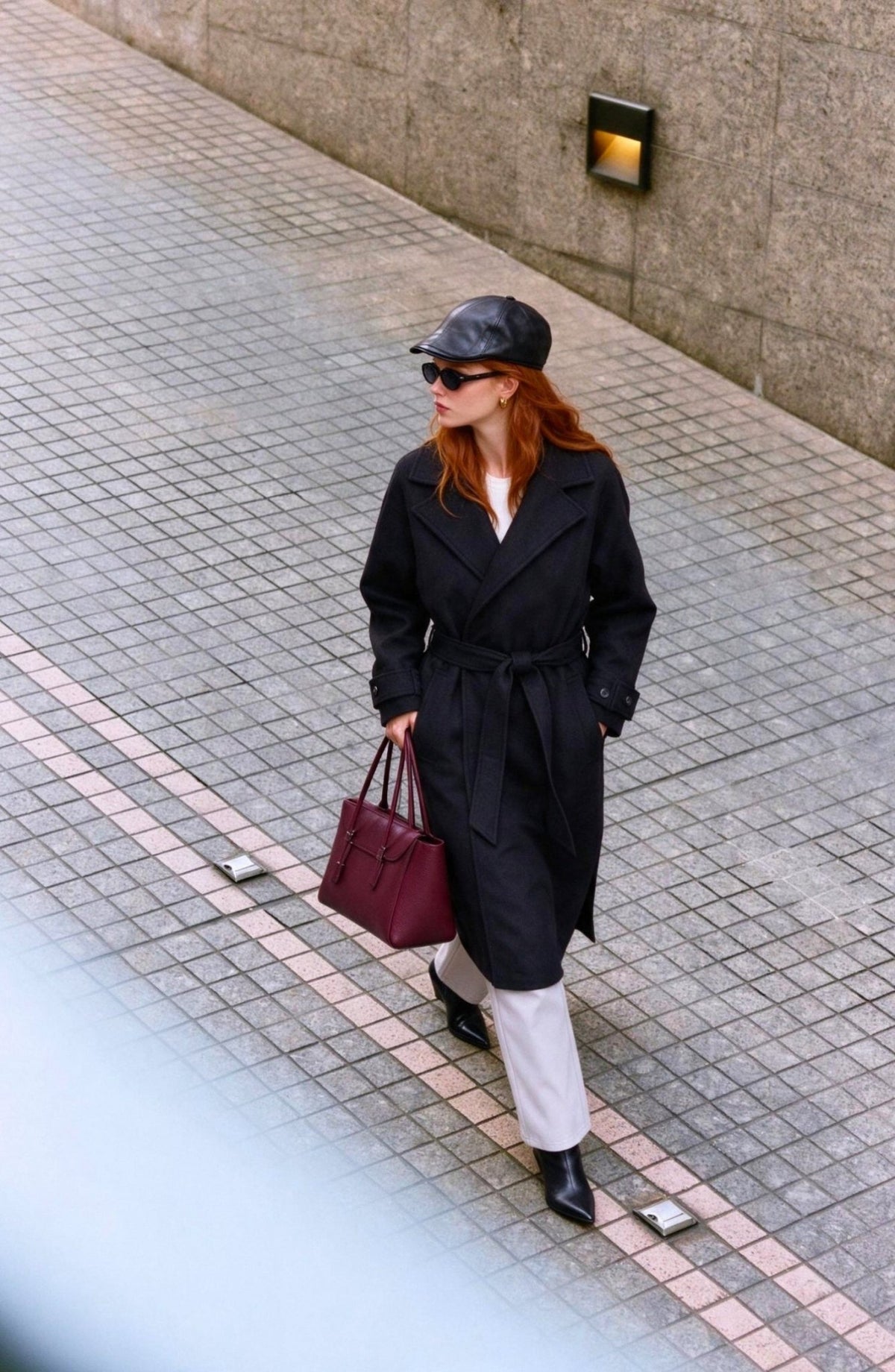 Kuşaklı Kol Apoletli Siyah Oversize Kaşe Kaban - Fatma Atasoy