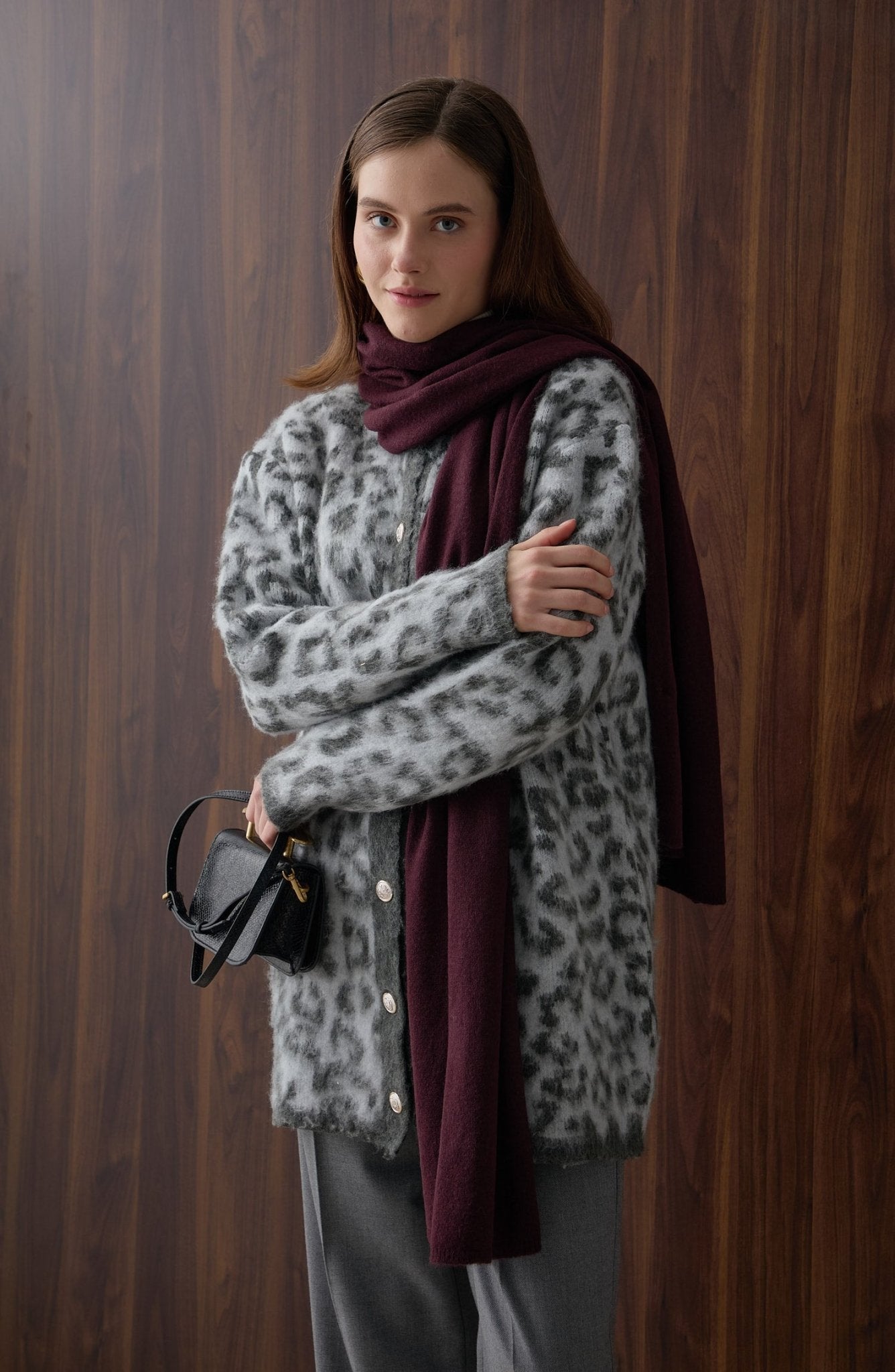 Leopar Desenli Yumoş Gri Triko Hırka - Fatma Atasoy