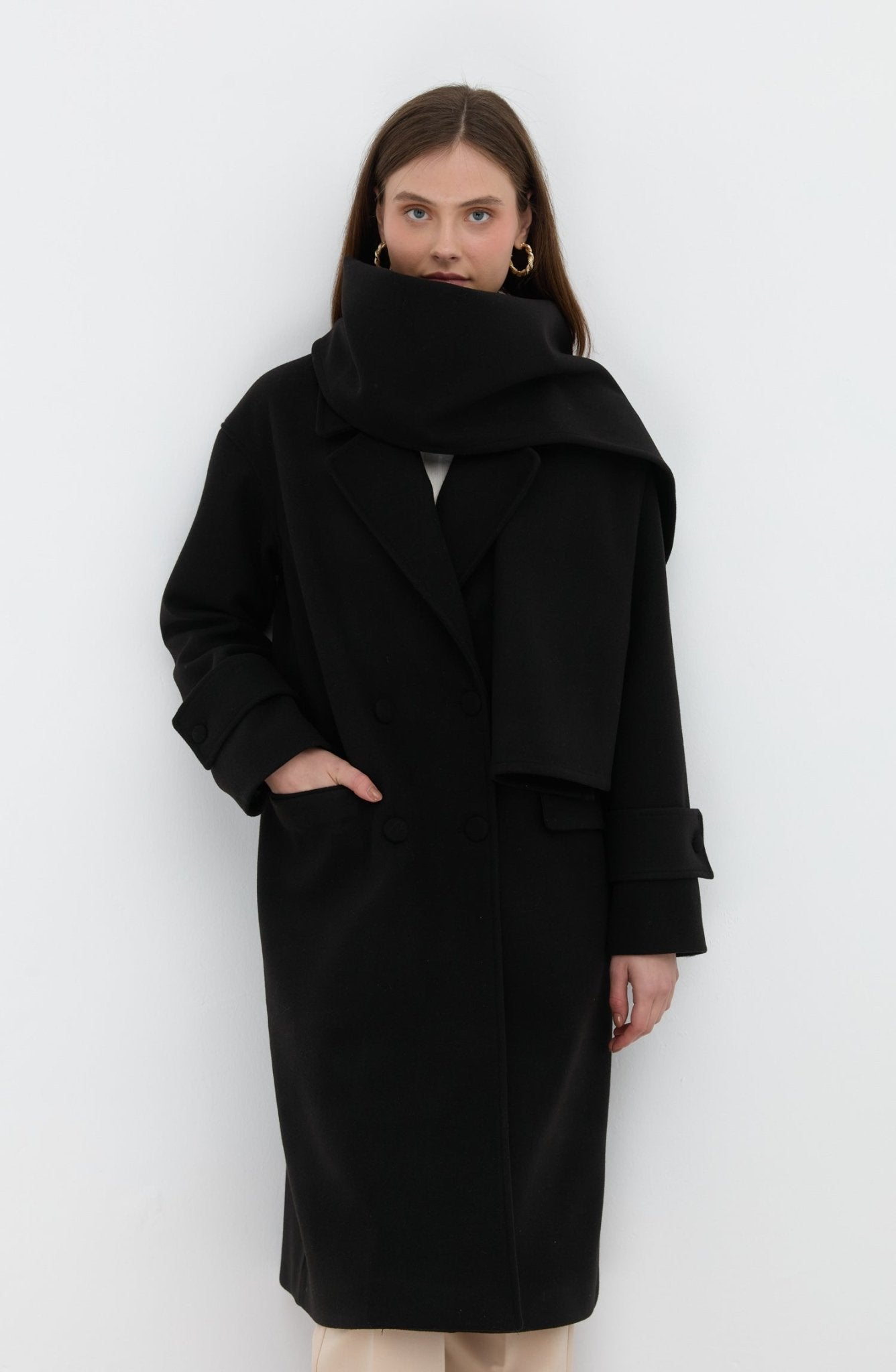 Oversize Atkılı Siyah Kaban - Fatma Atasoy