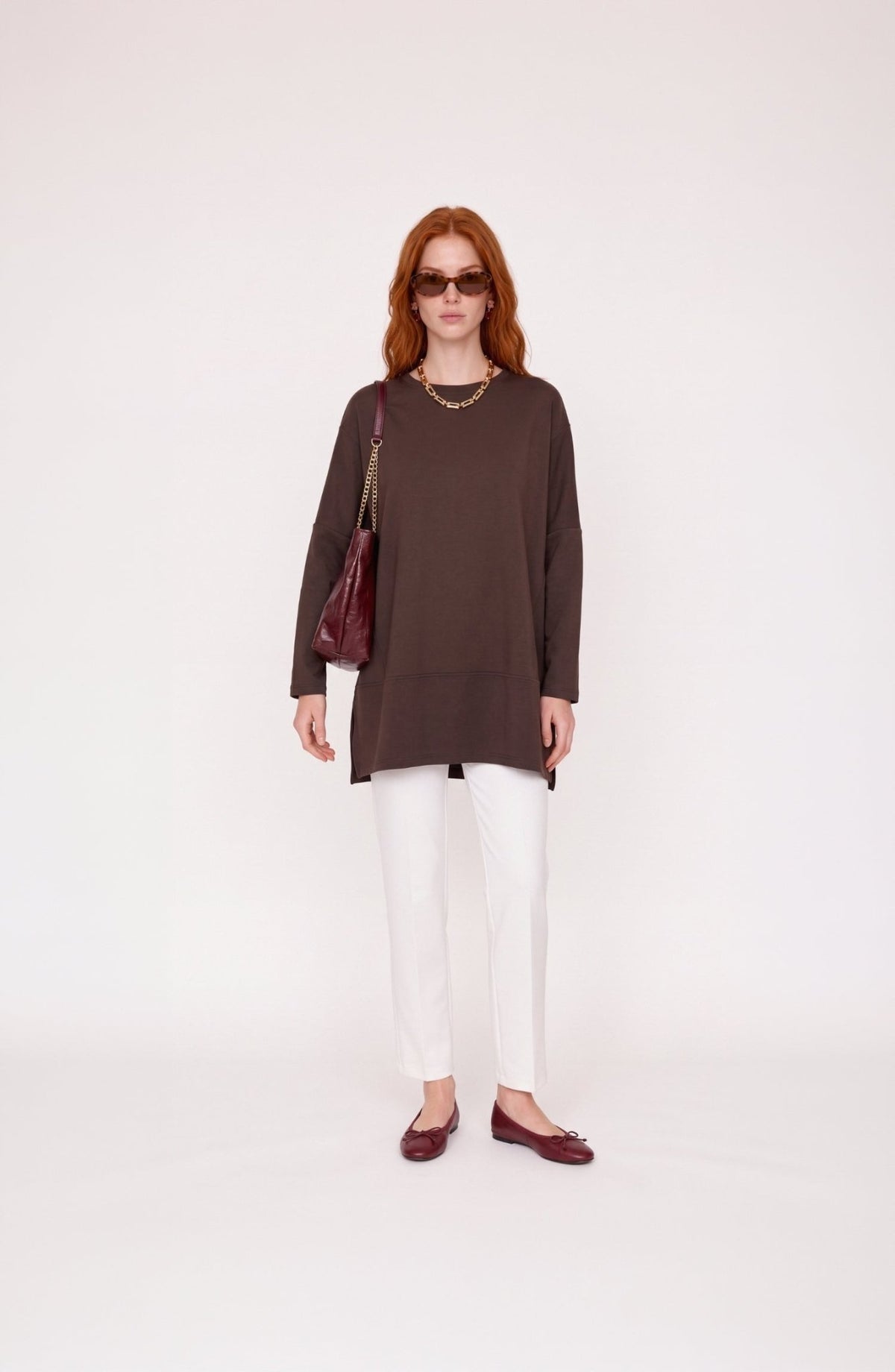 Parçalı Yırtmaçlı Oversize Acı Kahve Sweatshirt - Fatma Atasoy