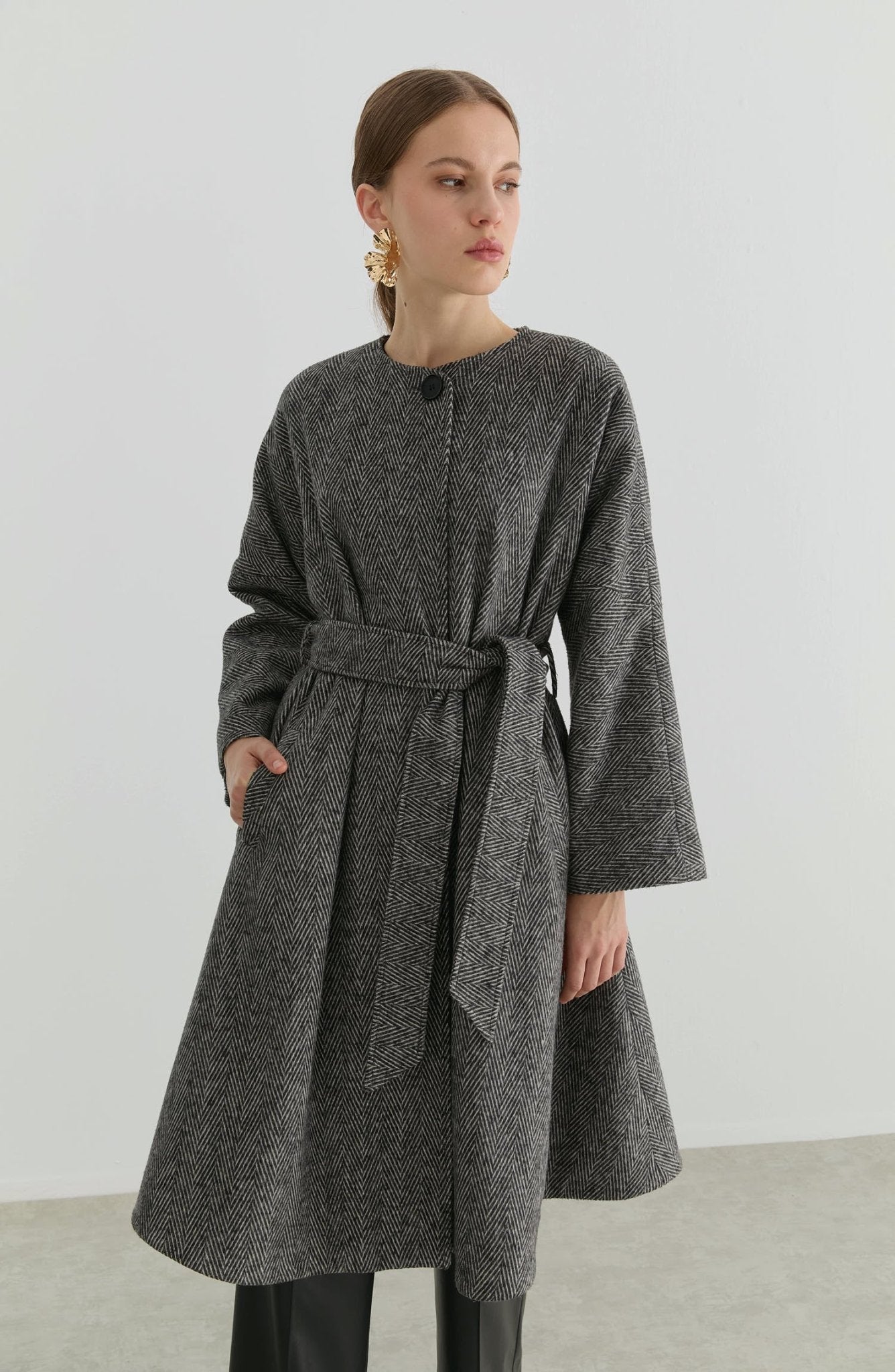 Pelerin Balıksırtı Siyah Yün Kaban - Fatma Atasoy