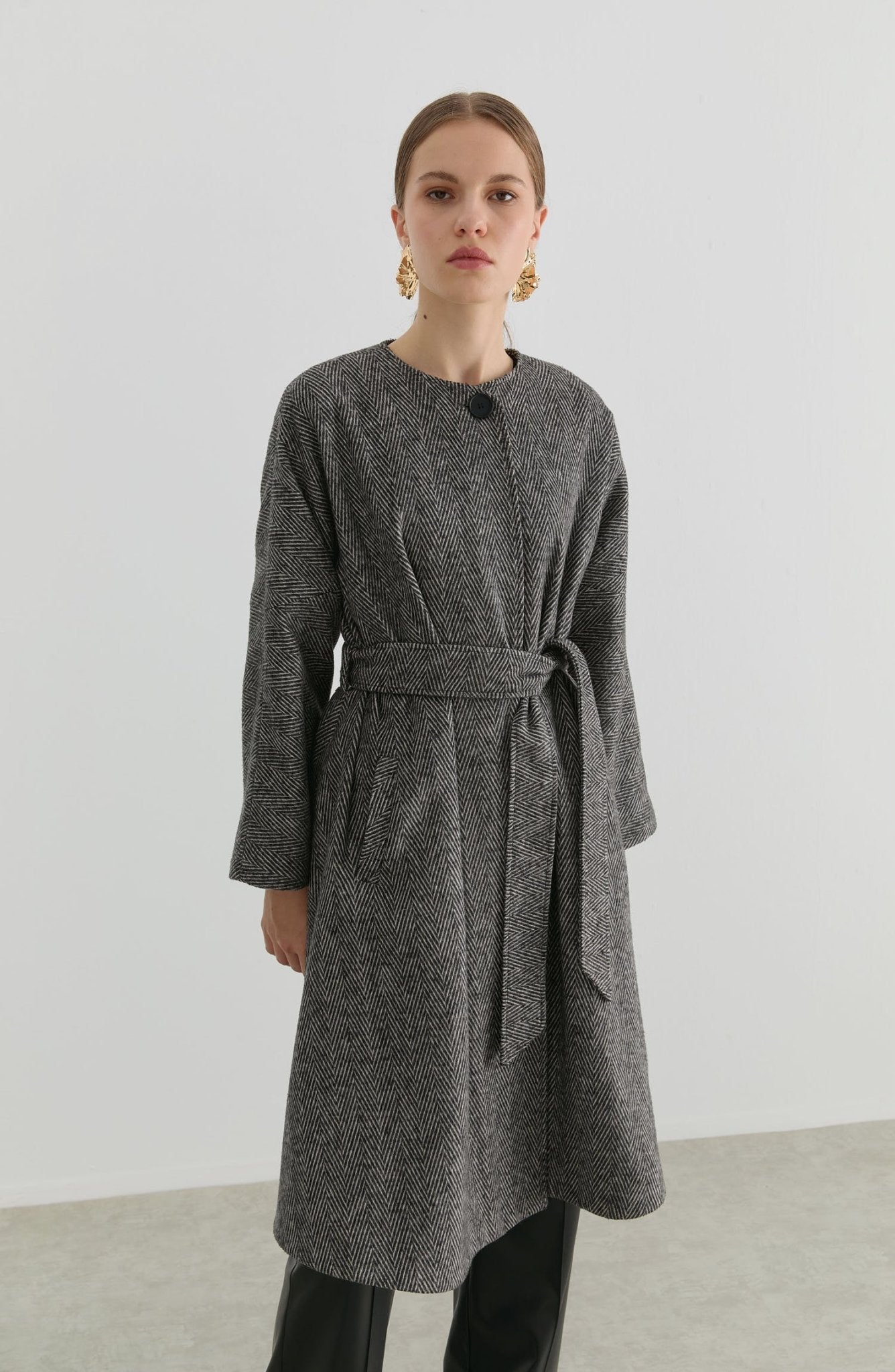 Pelerin Balıksırtı Siyah Yün Kaban - Fatma Atasoy