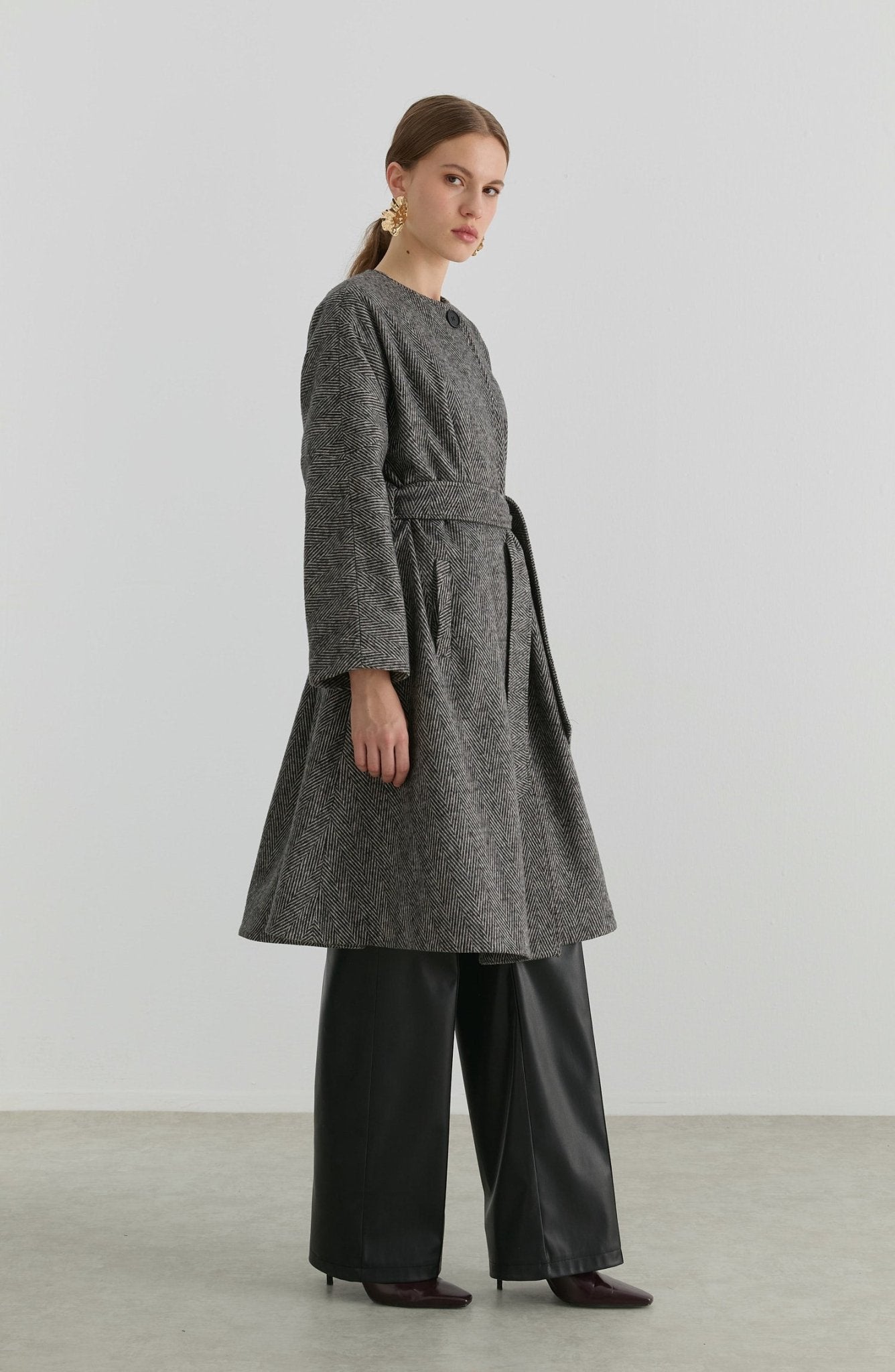 Pelerin Balıksırtı Siyah Yün Kaban - Fatma Atasoy