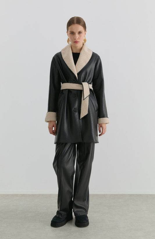 Peluş Detaylı Siyah Suni Deri Kaban - Fatma Atasoy