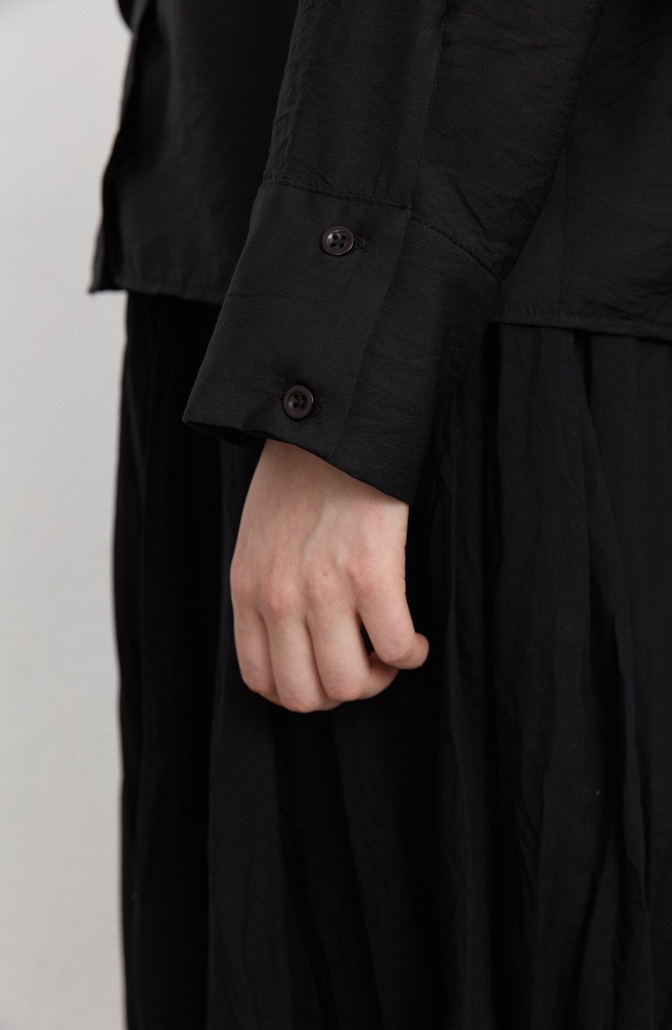 Şal Detaylı Siyah Rayon Gömlek - Fatma Atasoy