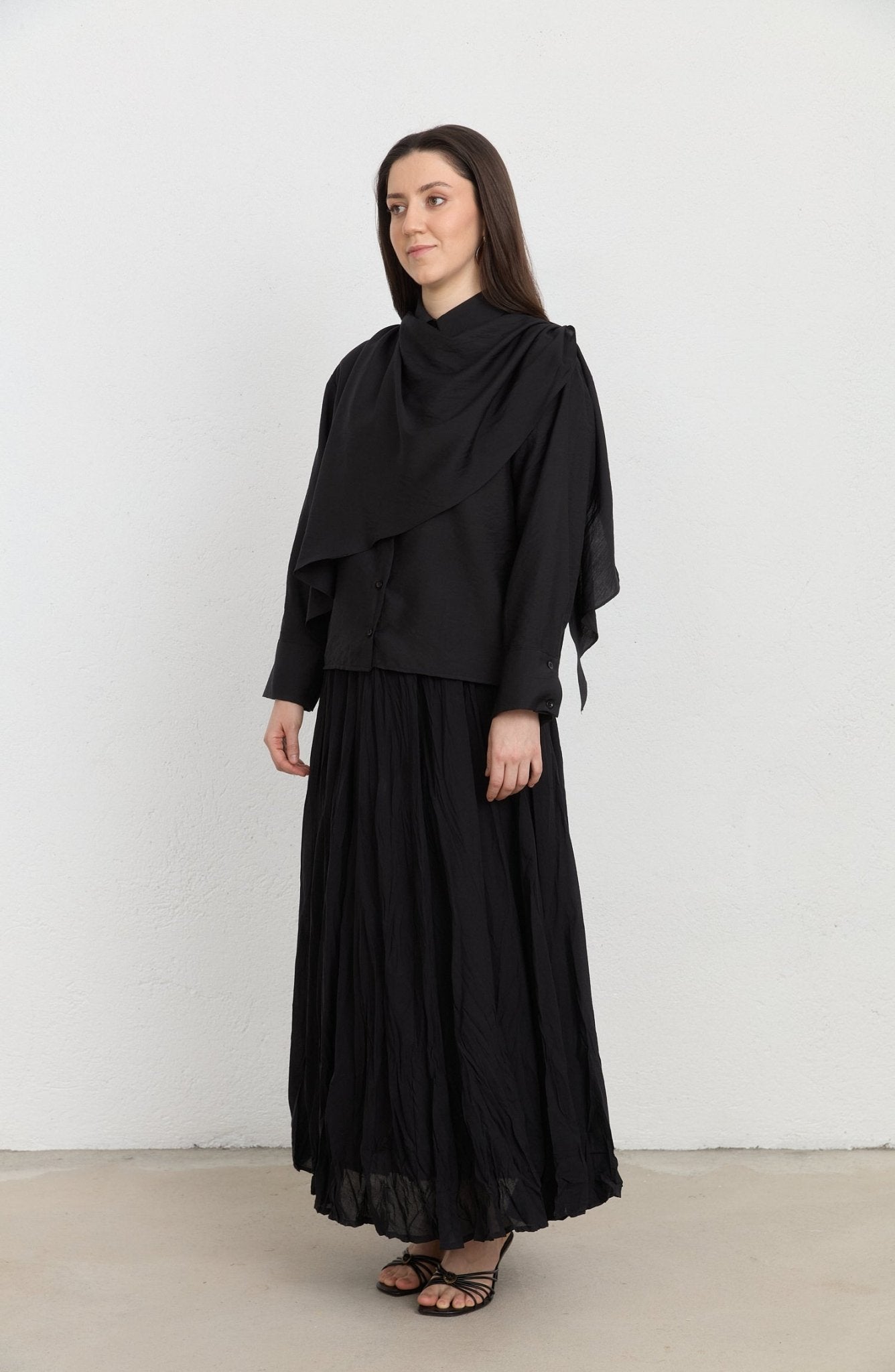 Şal Detaylı Siyah Rayon Gömlek - Fatma Atasoy