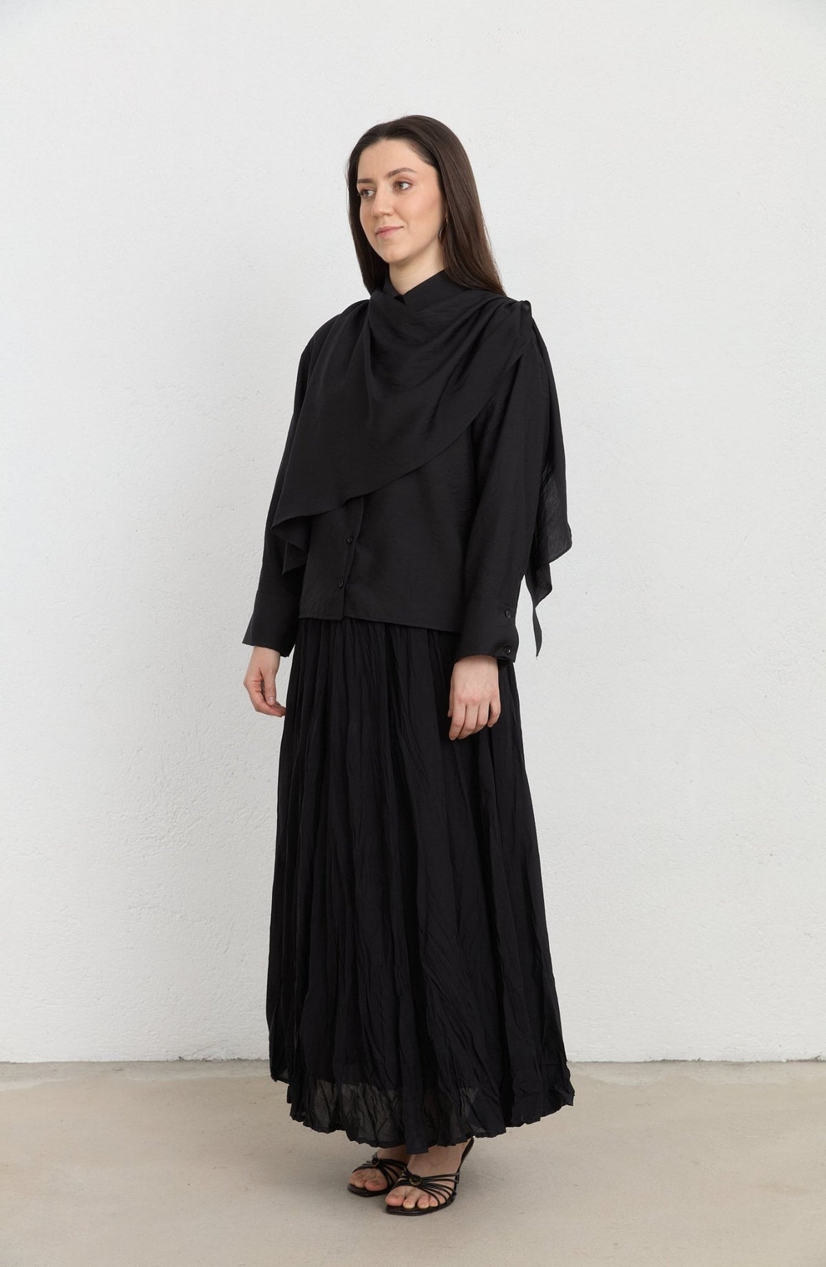 Şal Detaylı Siyah Rayon Gömlek - Fatma Atasoy