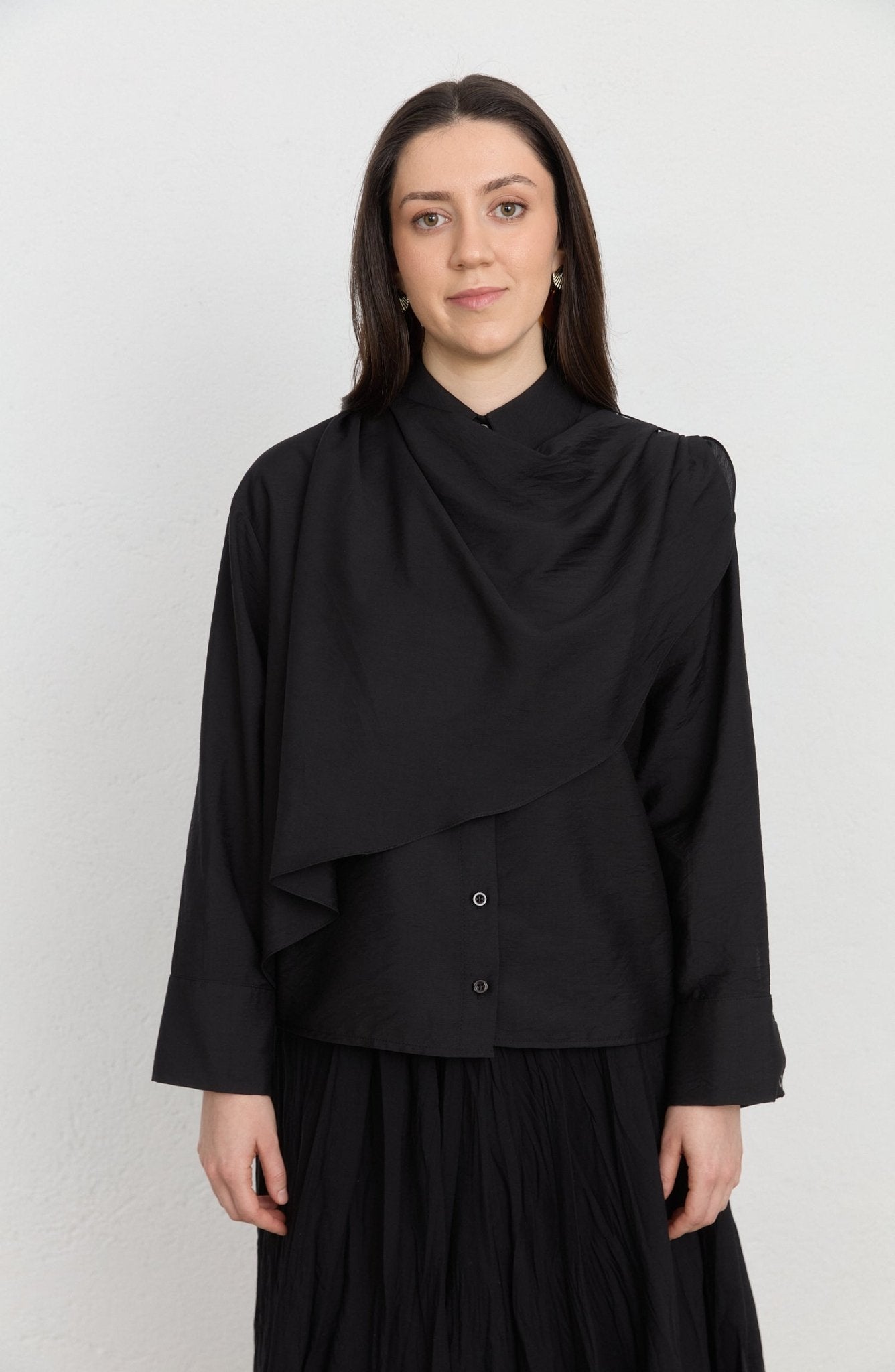 Şal Detaylı Siyah Rayon Gömlek - Fatma Atasoy
