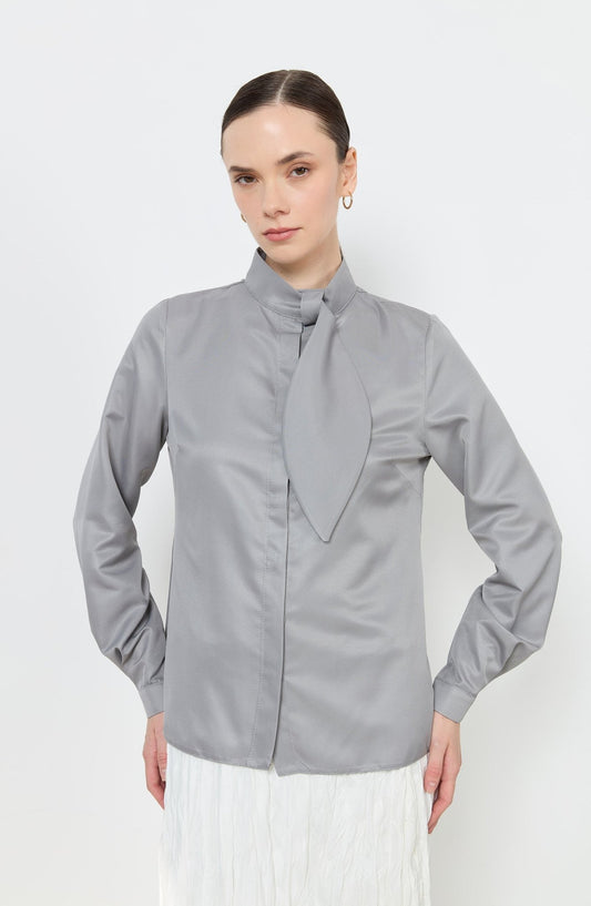 Yaka Dilimli Gri Gömlek - Fatma Atasoy