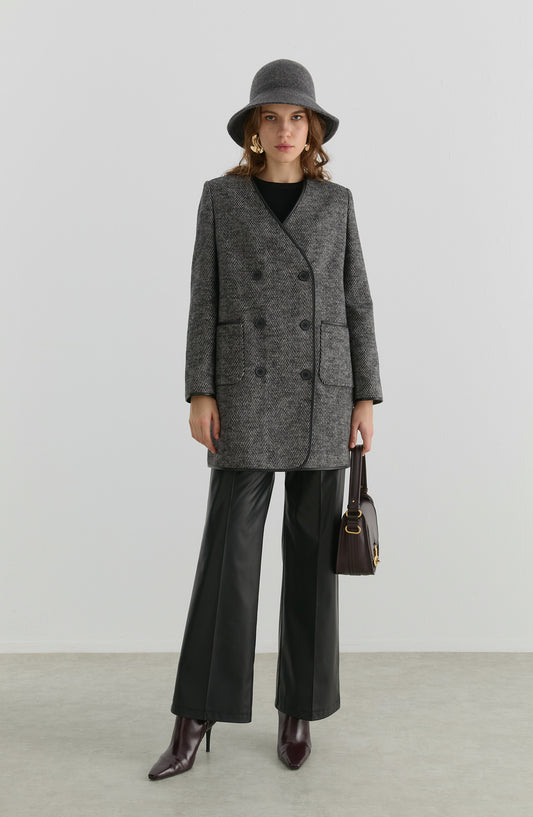 Deri Biyeli Balıksırtı Siyah Ceket Kaban