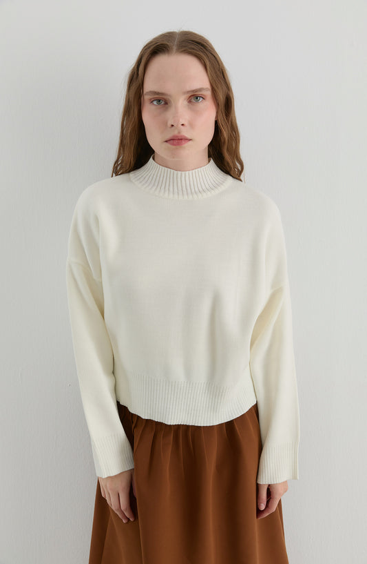 Yarım Balıkçı Ekru Kısa Triko Kazak