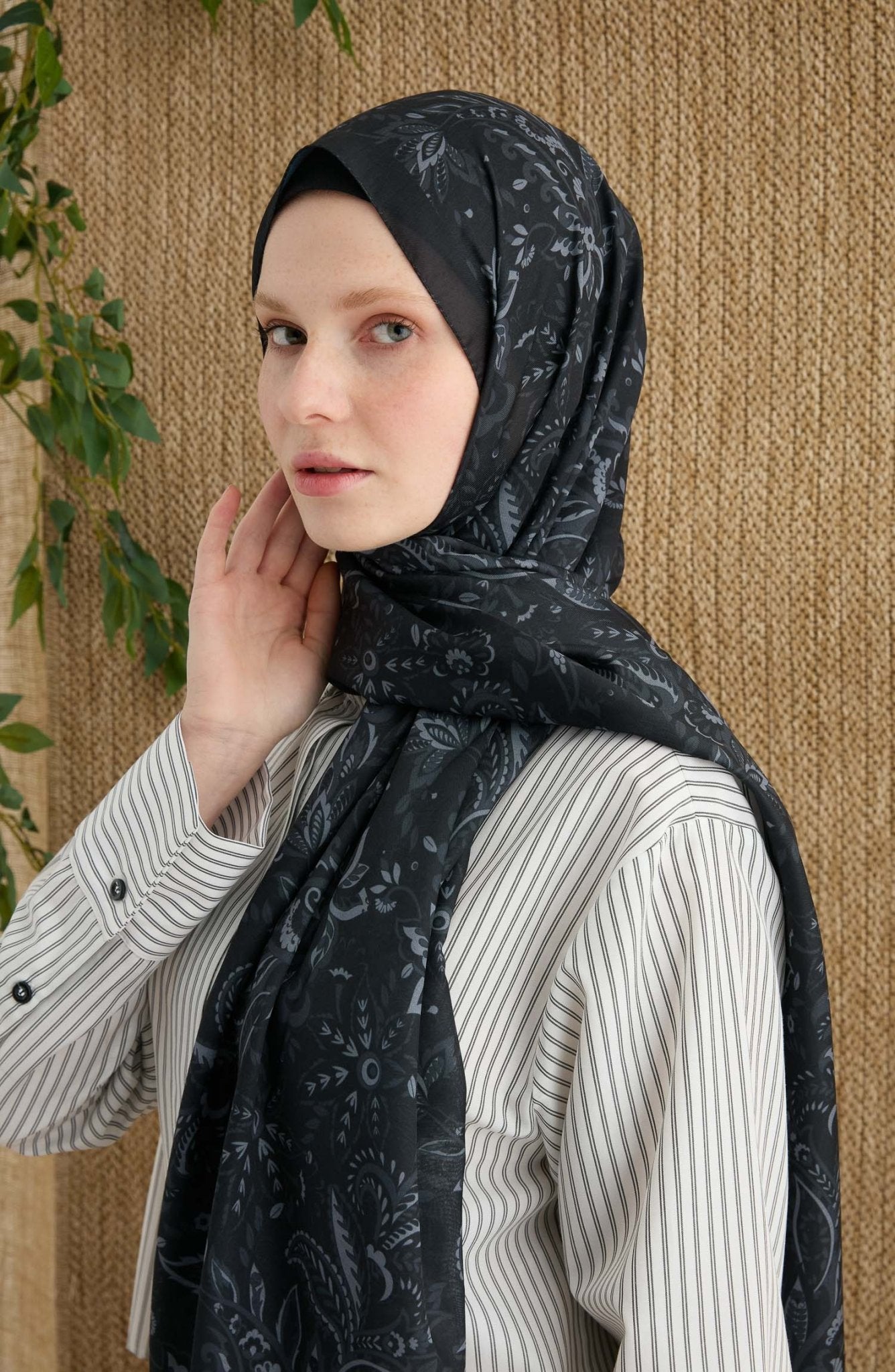 Anna Siyah Etnik Desen Şal - Fatma Atasoy