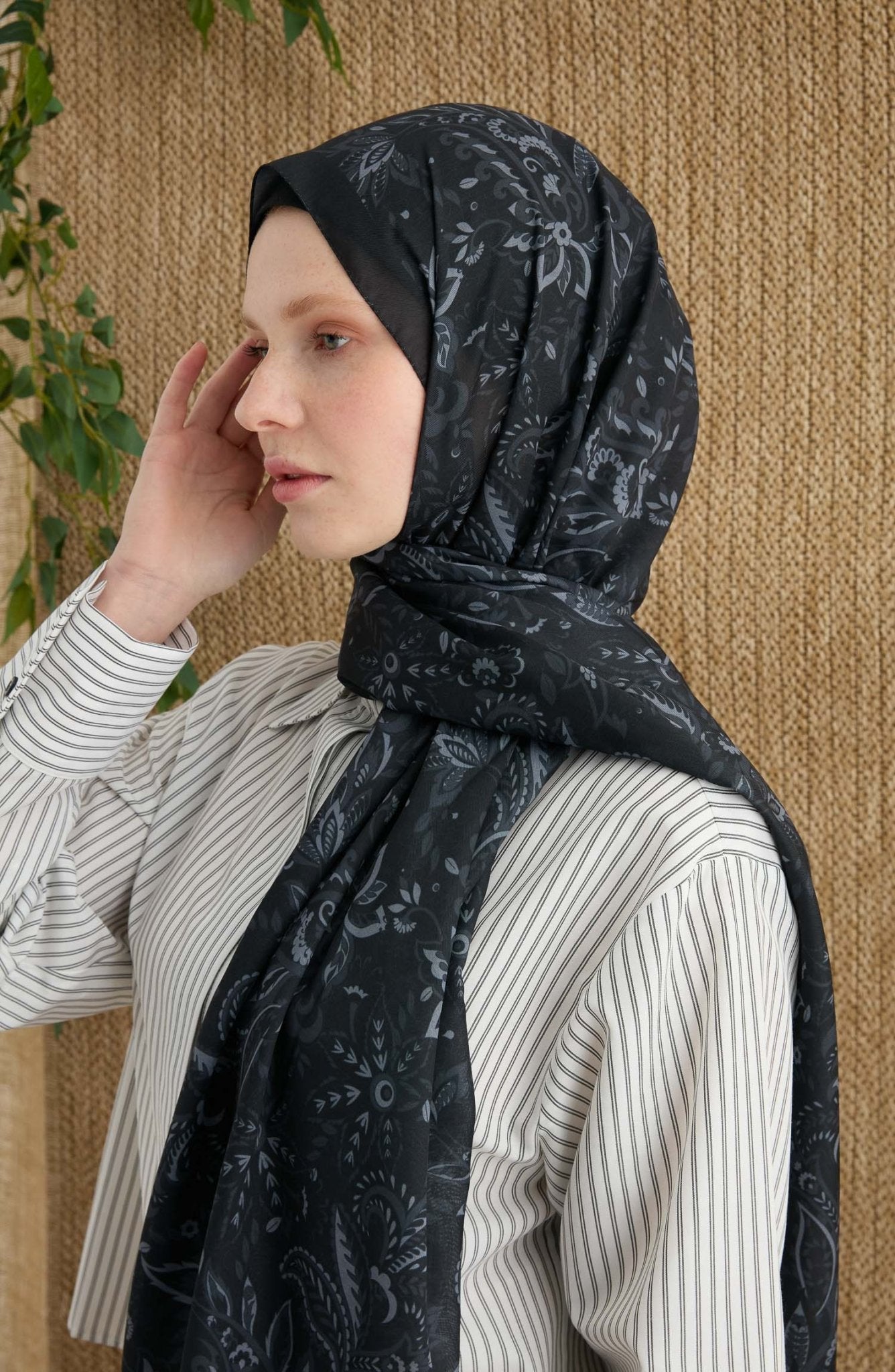 Anna Siyah Etnik Desen Şal - Fatma Atasoy