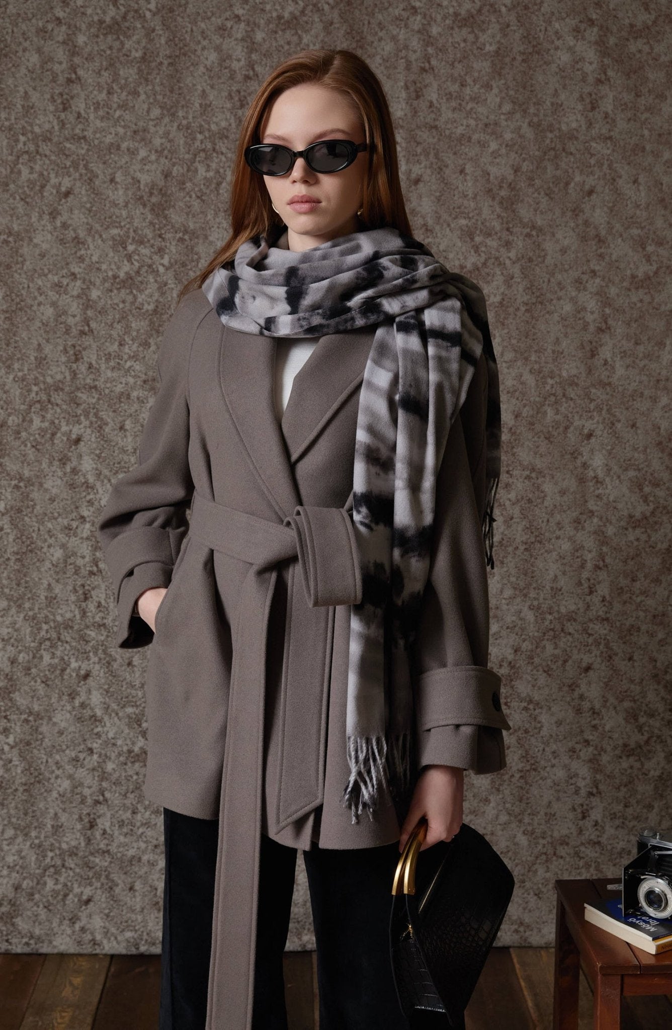 Batik Desenli Siyah Yün Püsküllü Şal - Fatma Atasoy