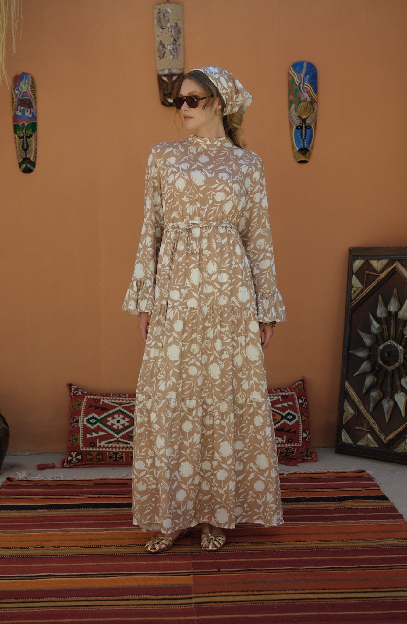 Büzgülü Floral Sütlü Kahve Desenli Viskon Elbise - Fatma Atasoy