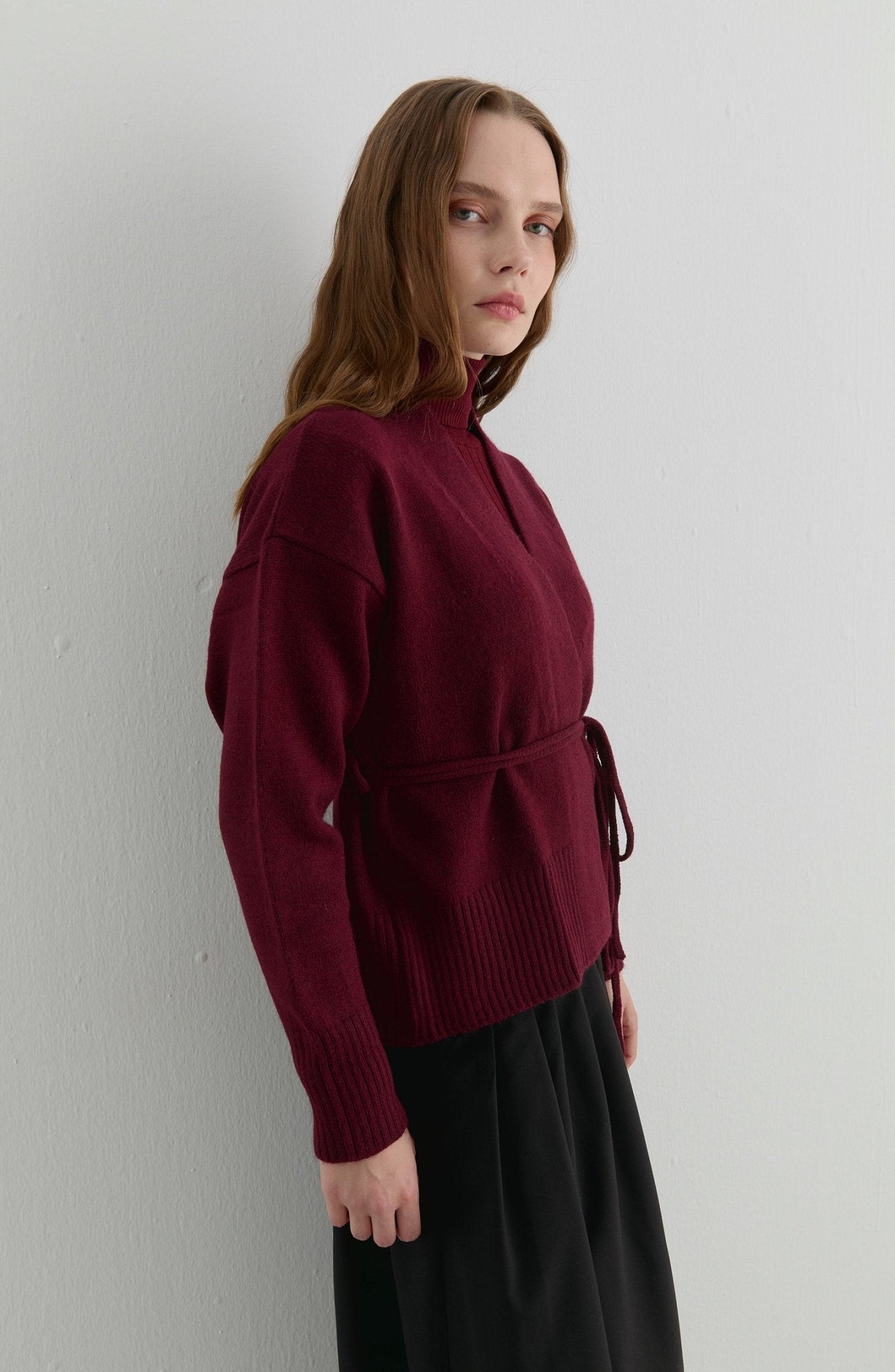 Çelik Örme V Yaka Bağlamalı Bordo Kısa Triko Hırka - Fatma Atasoy