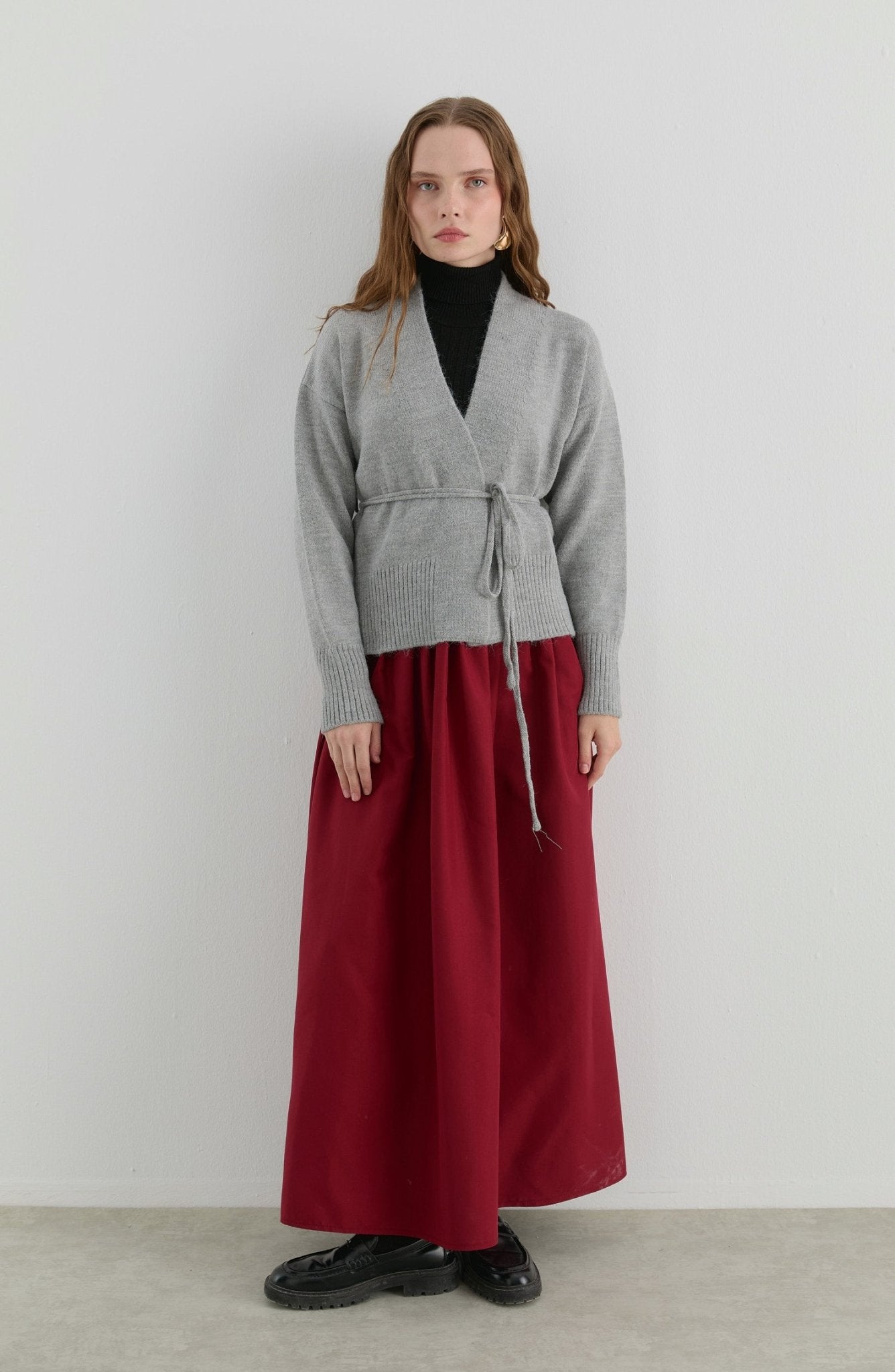 Çelik Örme V Yaka Bağlamalı Gri Kısa Triko Hırka - Fatma Atasoy