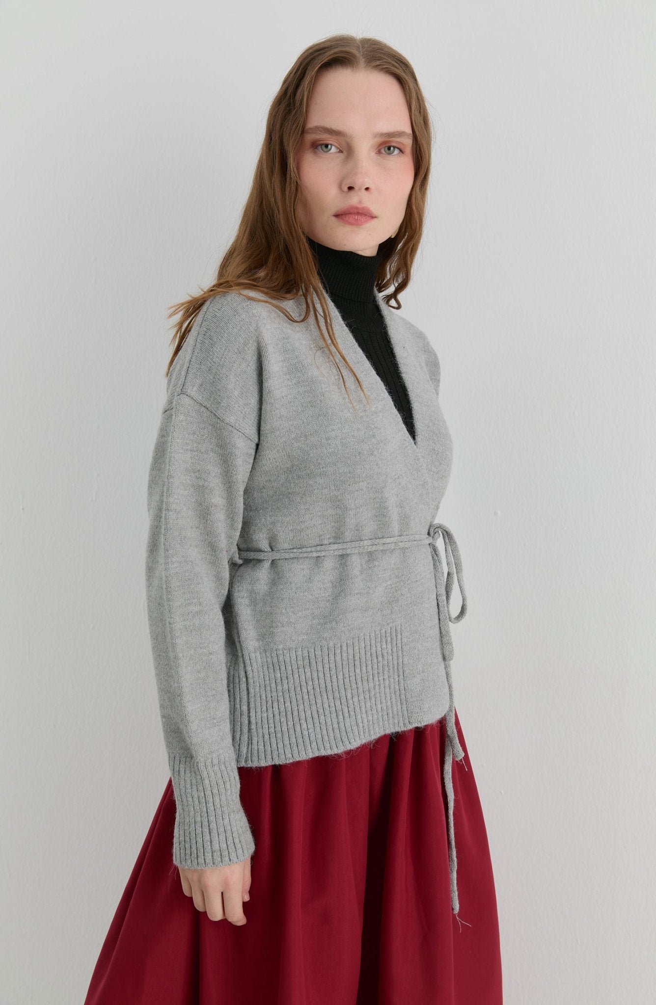 Çelik Örme V Yaka Bağlamalı Gri Kısa Triko Hırka - Fatma Atasoy