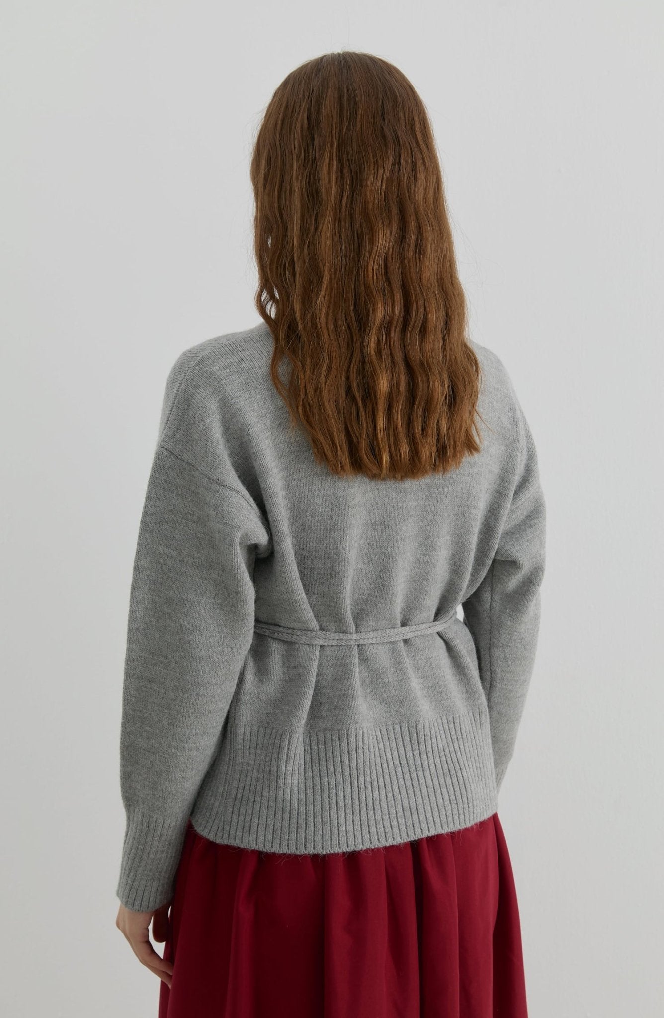 Çelik Örme V Yaka Bağlamalı Gri Kısa Triko Hırka - Fatma Atasoy