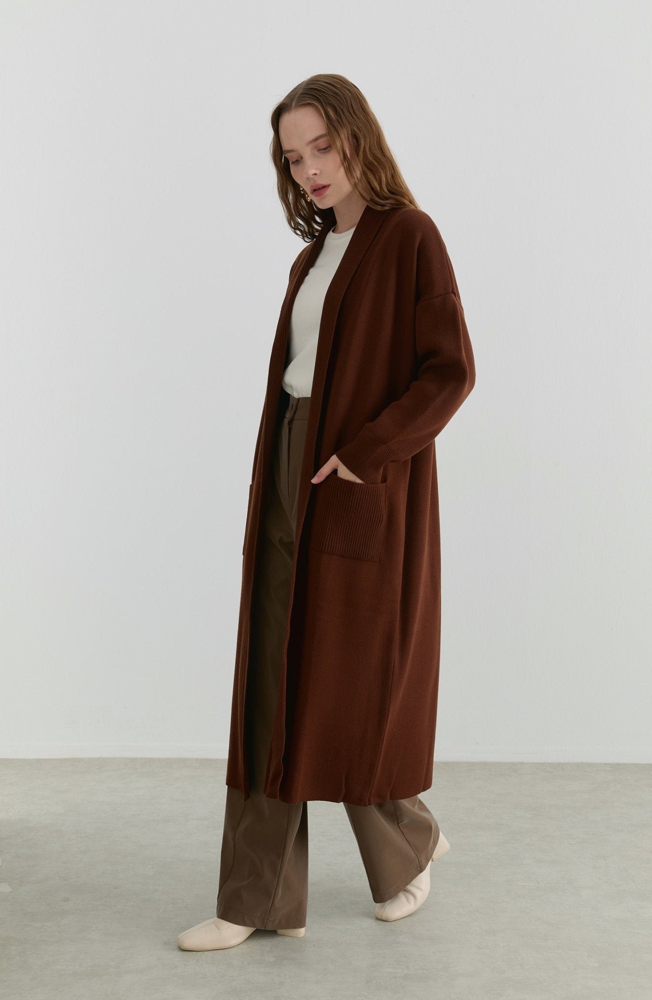 Cepli Maksi Kahverengi Triko Hırka - Fatma Atasoy