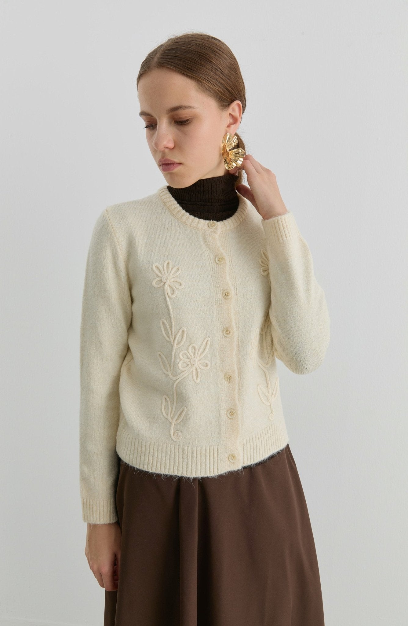 Çiçek Nakışlı Taş Kısa Triko Hırka - Fatma Atasoy