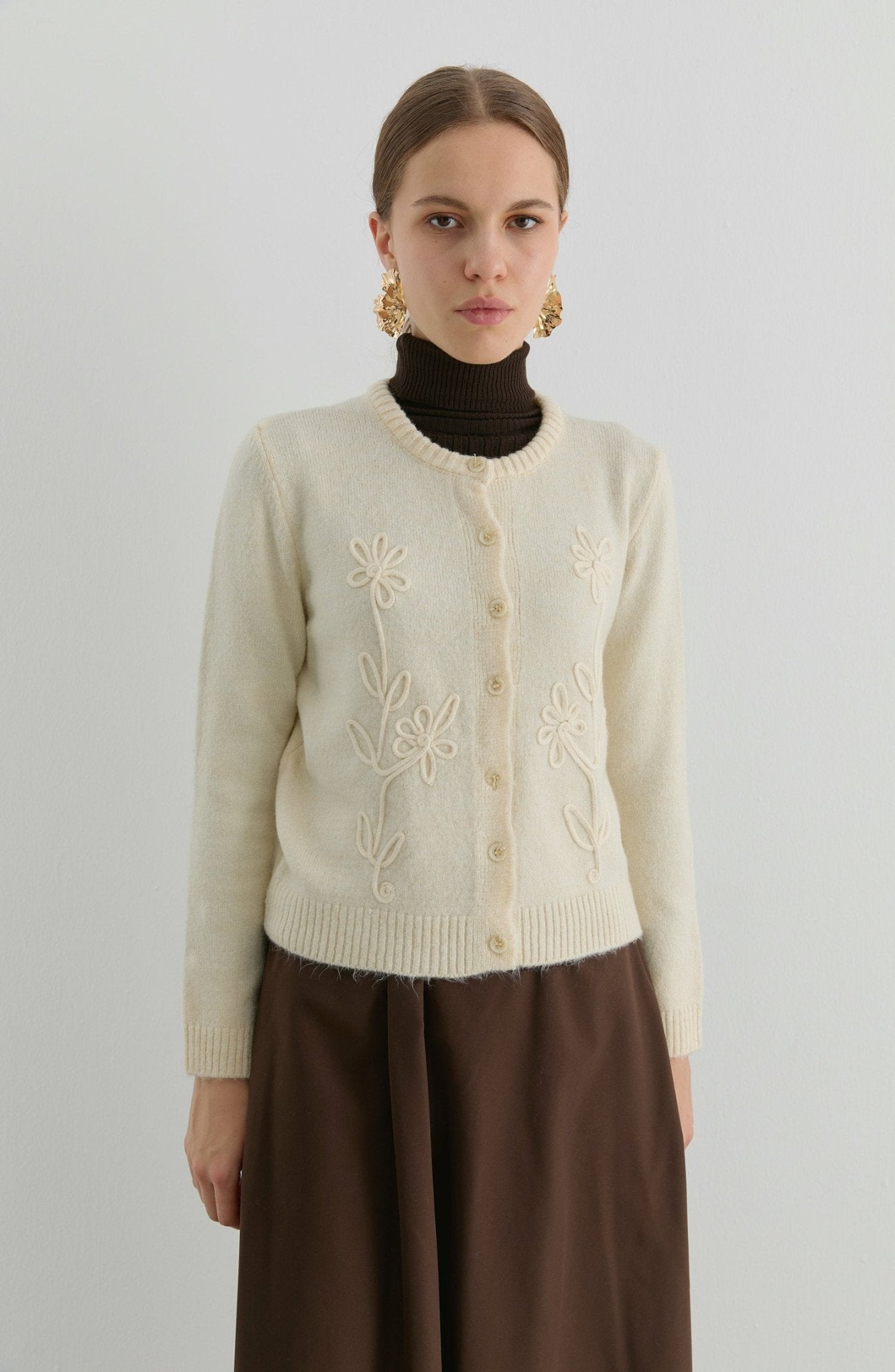 Çiçek Nakışlı Taş Kısa Triko Hırka - Fatma Atasoy