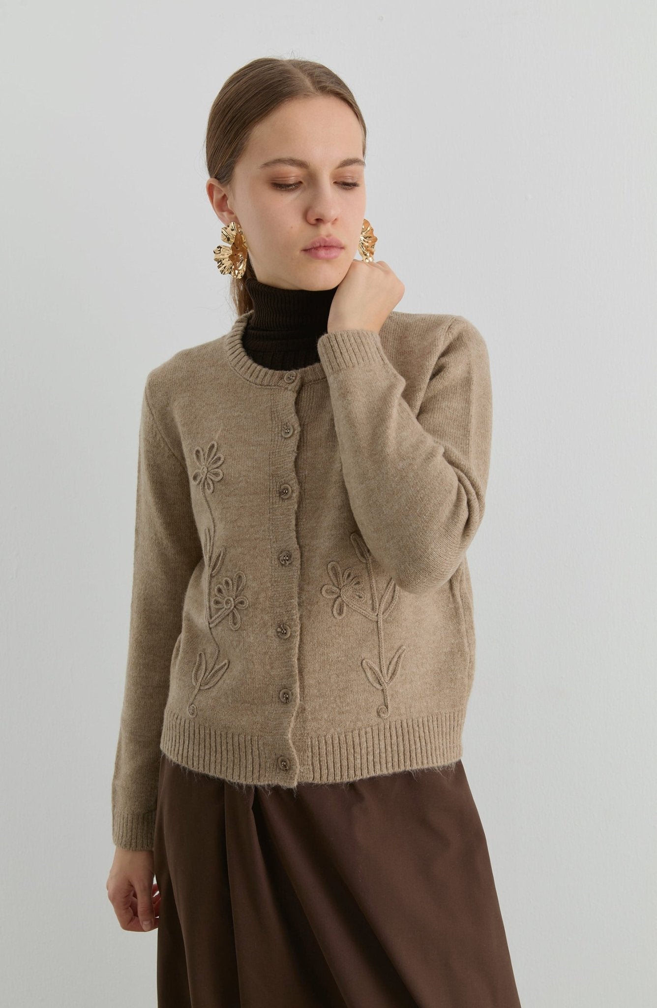 Çiçek Nakışlı Vizon Kısa Triko Hırka - Fatma Atasoy