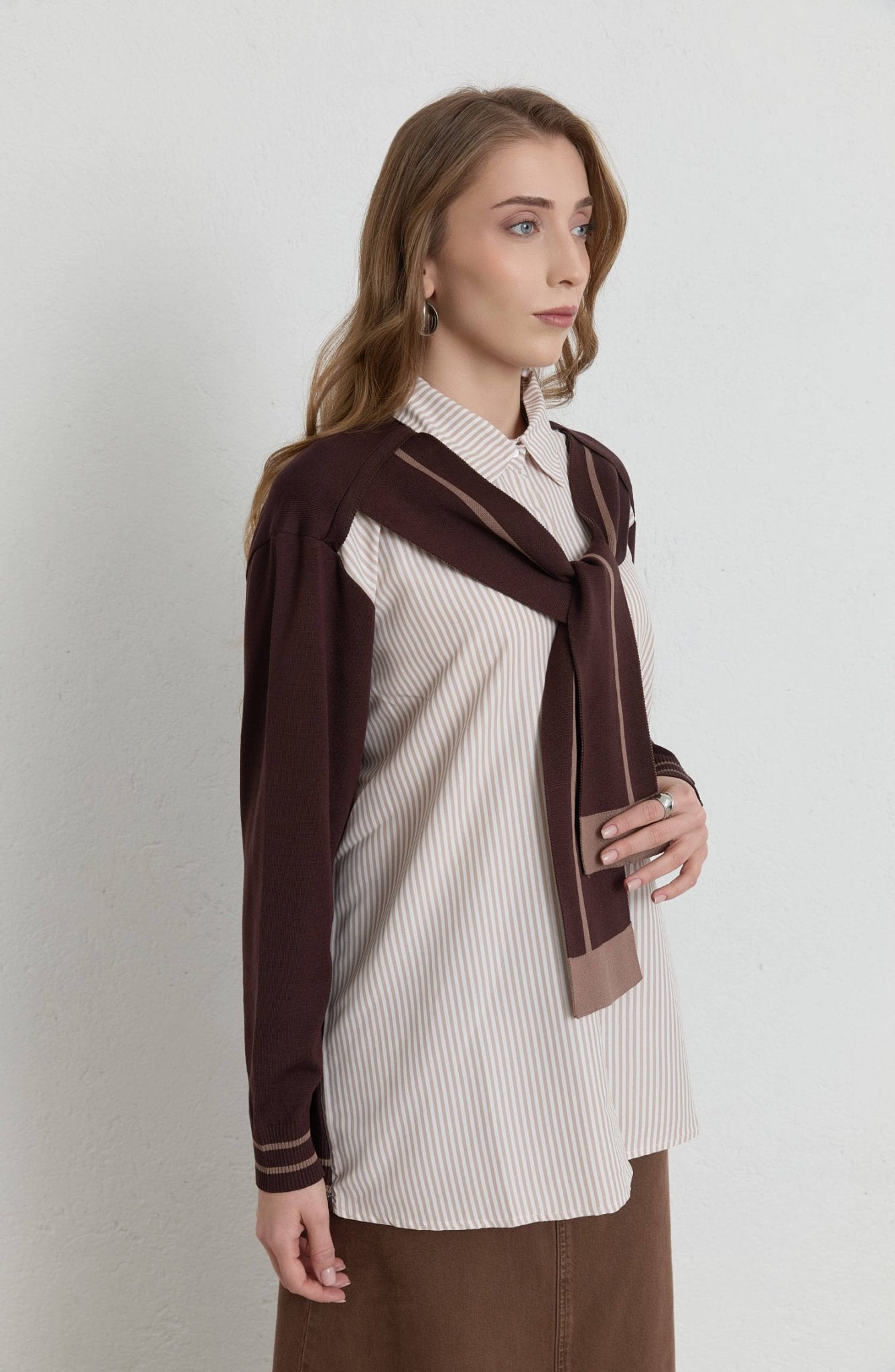 Çizgili Gömlek Görünümlü Acı Kahve Triko Kazak - Fatma Atasoy