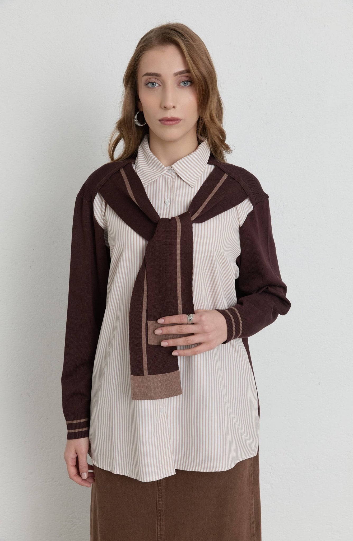 Çizgili Gömlek Görünümlü Acı Kahve Triko Kazak - Fatma Atasoy
