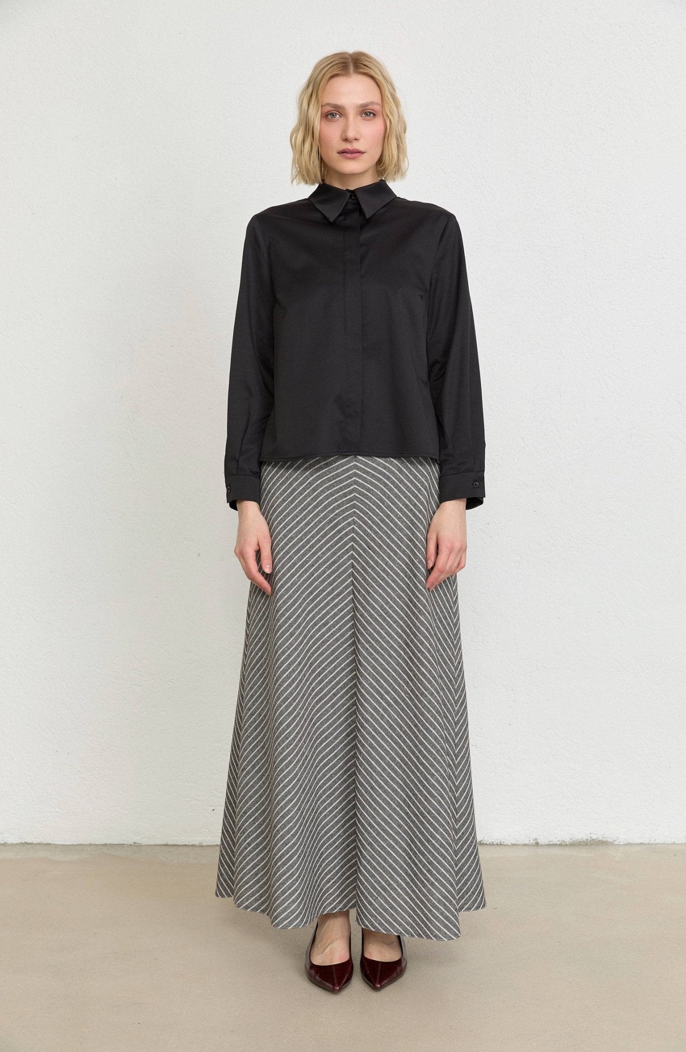 Çizgili Siyah Keten Etek - Fatma Atasoy