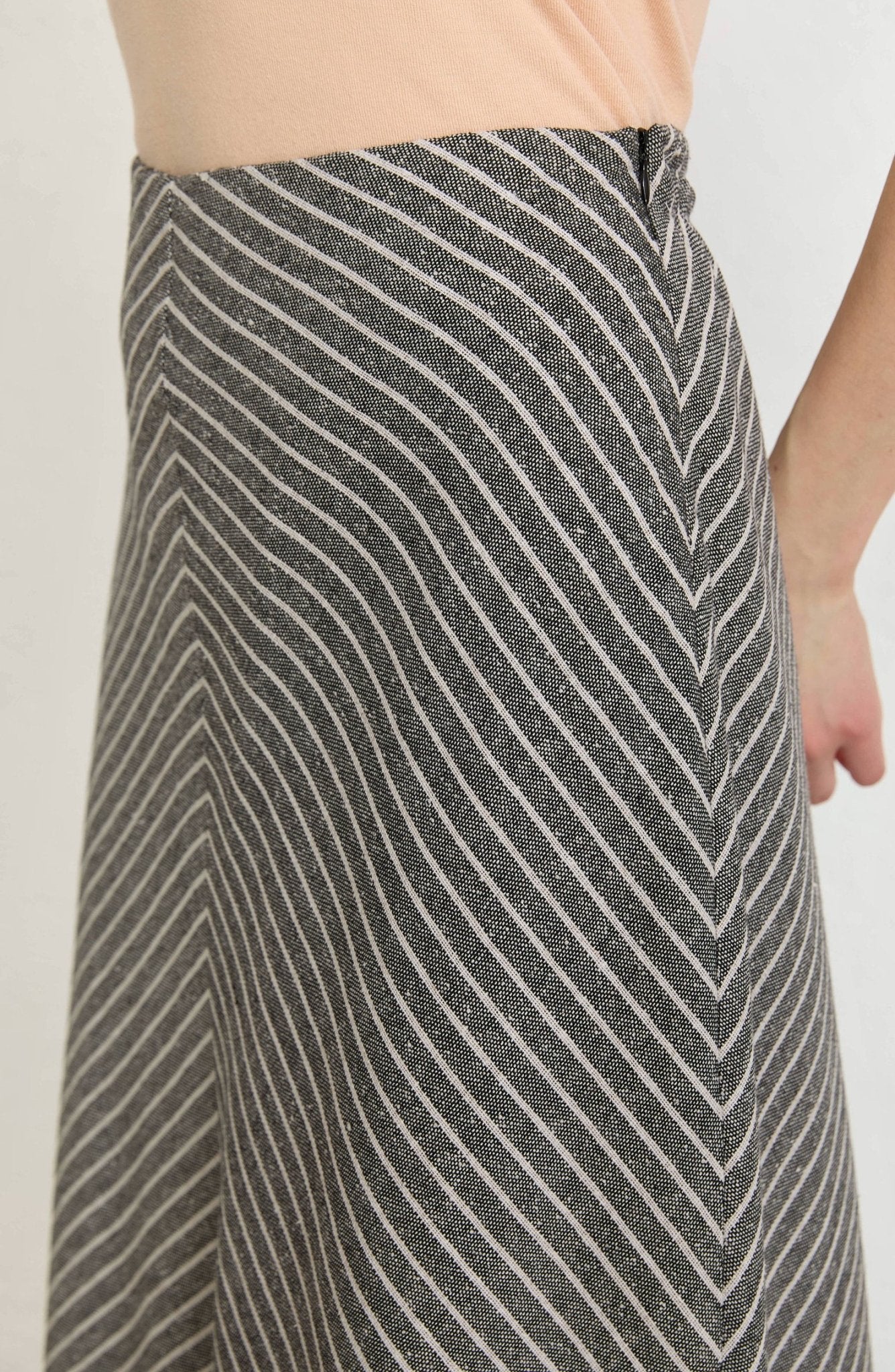 Çizgili Siyah Keten Etek - Fatma Atasoy