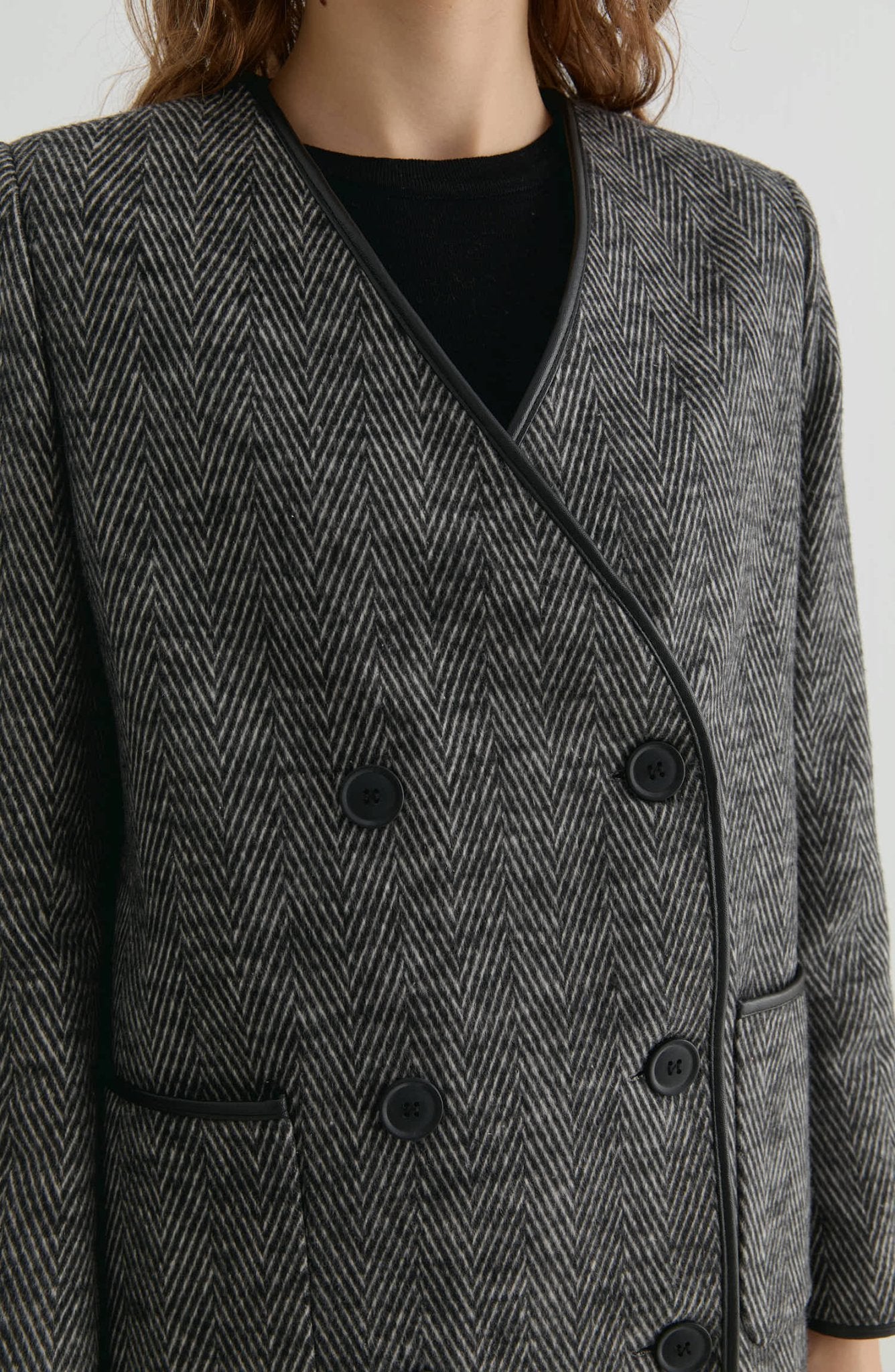 Deri Biyeli Balıksırtı Siyah Ceket Kaban - Fatma Atasoy