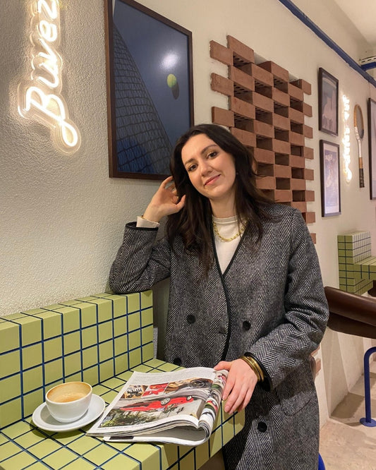 Deri Biyeli Balıksırtı Siyah Ceket Kaban - Fatma Atasoy