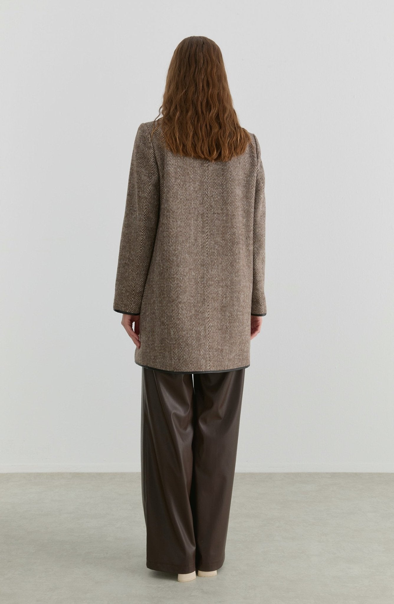 Deri Biyeli Balıksırtı Sütlü Kahve Ceket Kaban - Fatma Atasoy