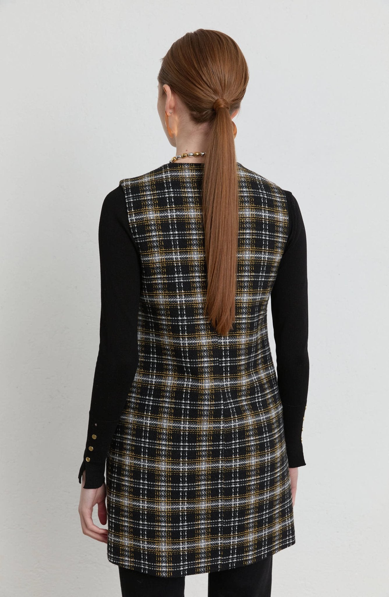 Deri Biyeli Siyah Ekose Tüvit Yelek - Fatma Atasoy