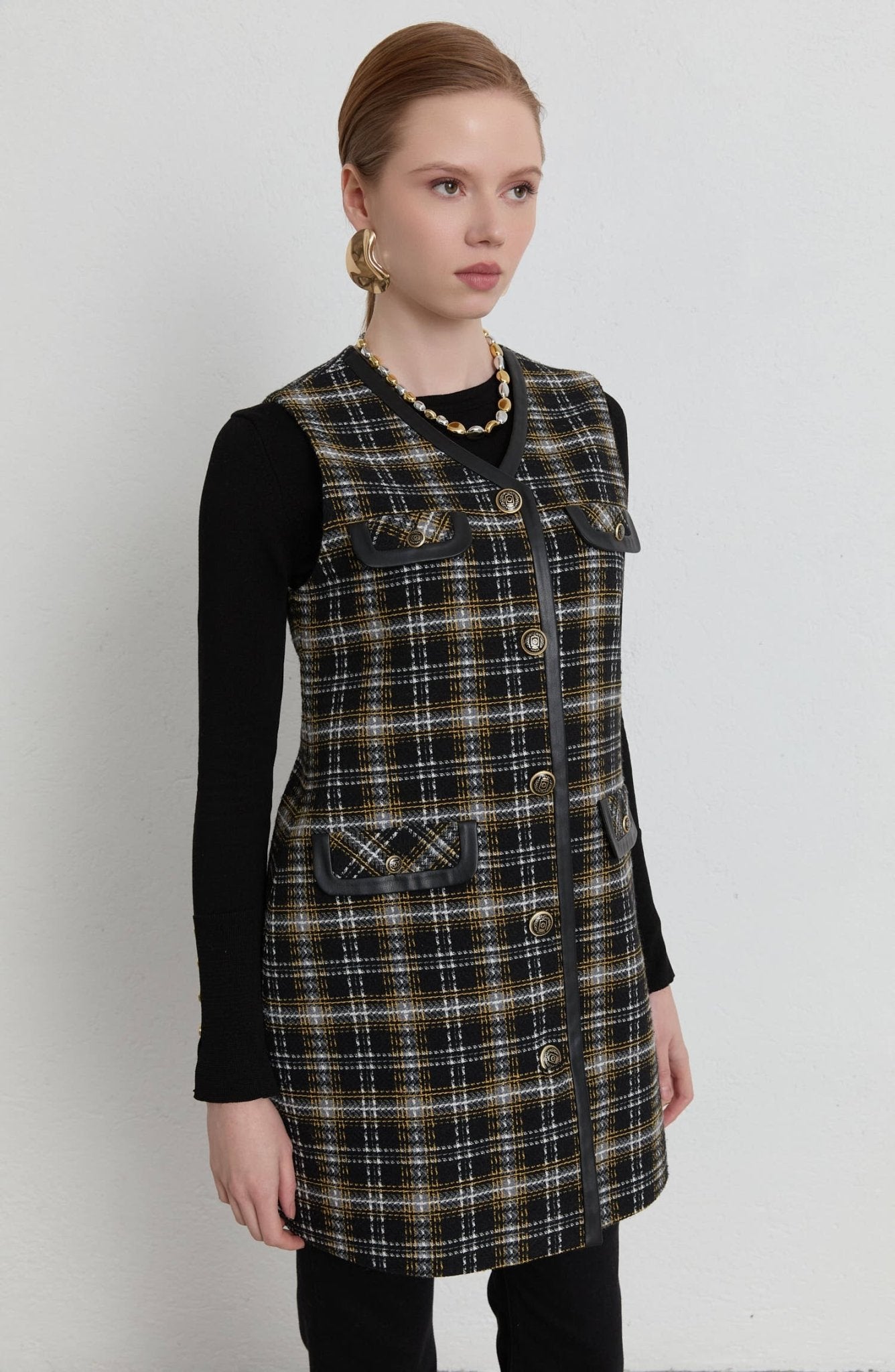 Deri Biyeli Siyah Ekose Tüvit Yelek - Fatma Atasoy