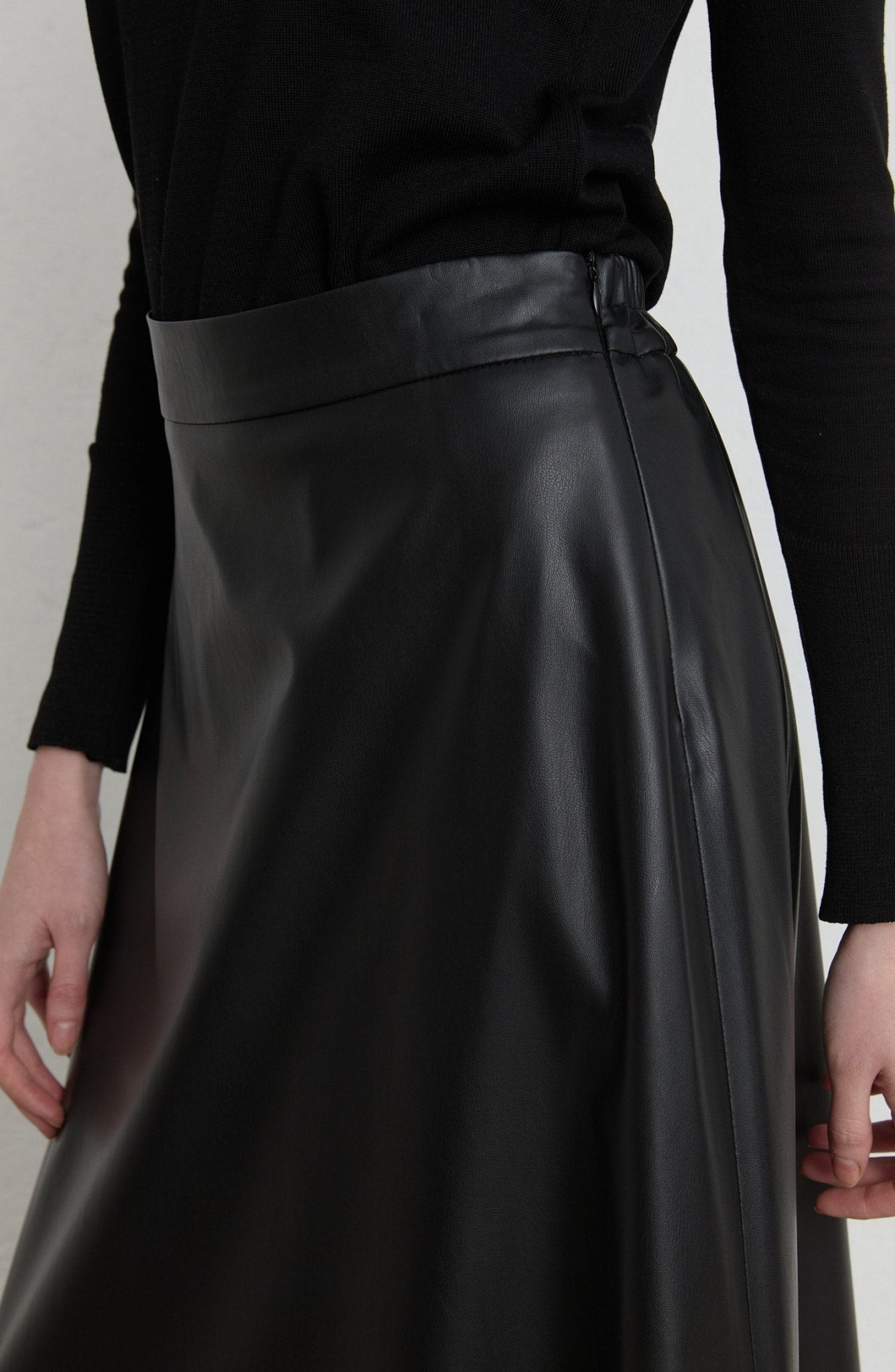 Deri Siyah Kloş Etek - Fatma Atasoy