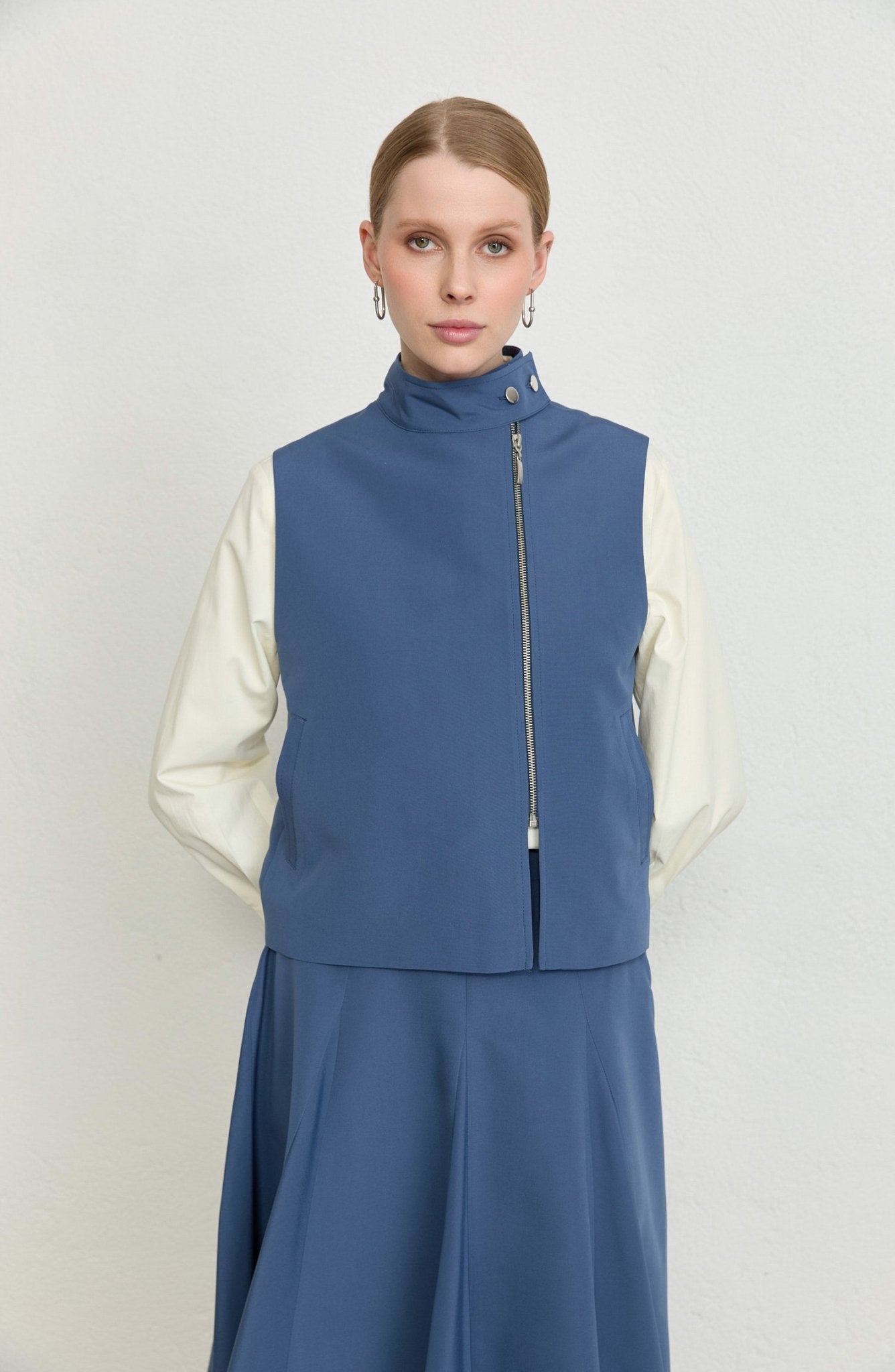 Dik Yaka İndigo Parçalı Yelek Etek Takım - Fatma Atasoy