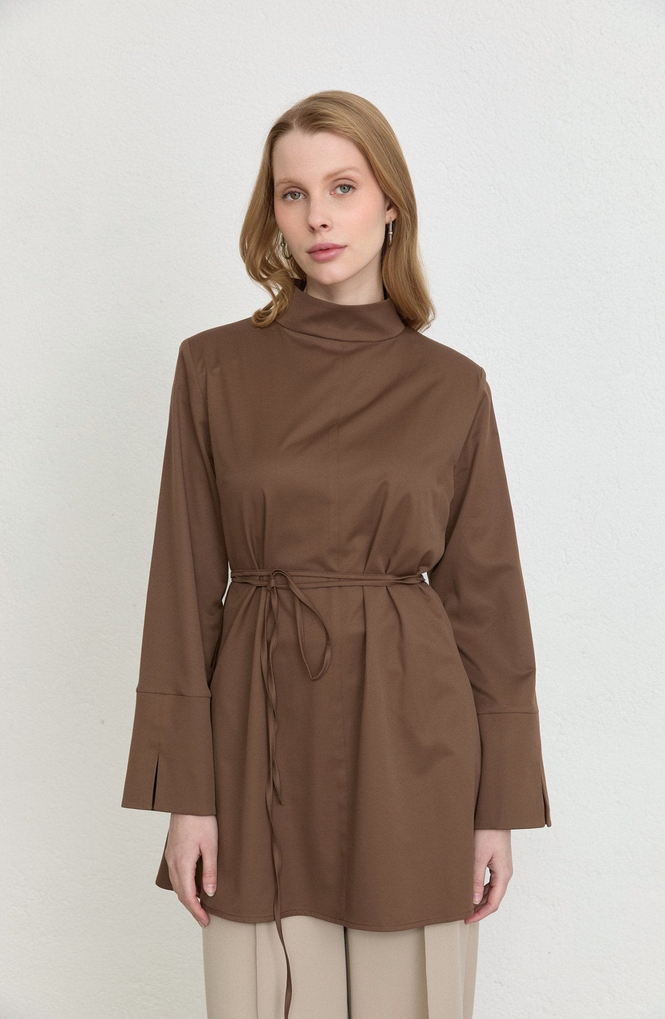 Dik Yaka Kahverengi Basic Pamuk Tunik Gömlek - Fatma Atasoy